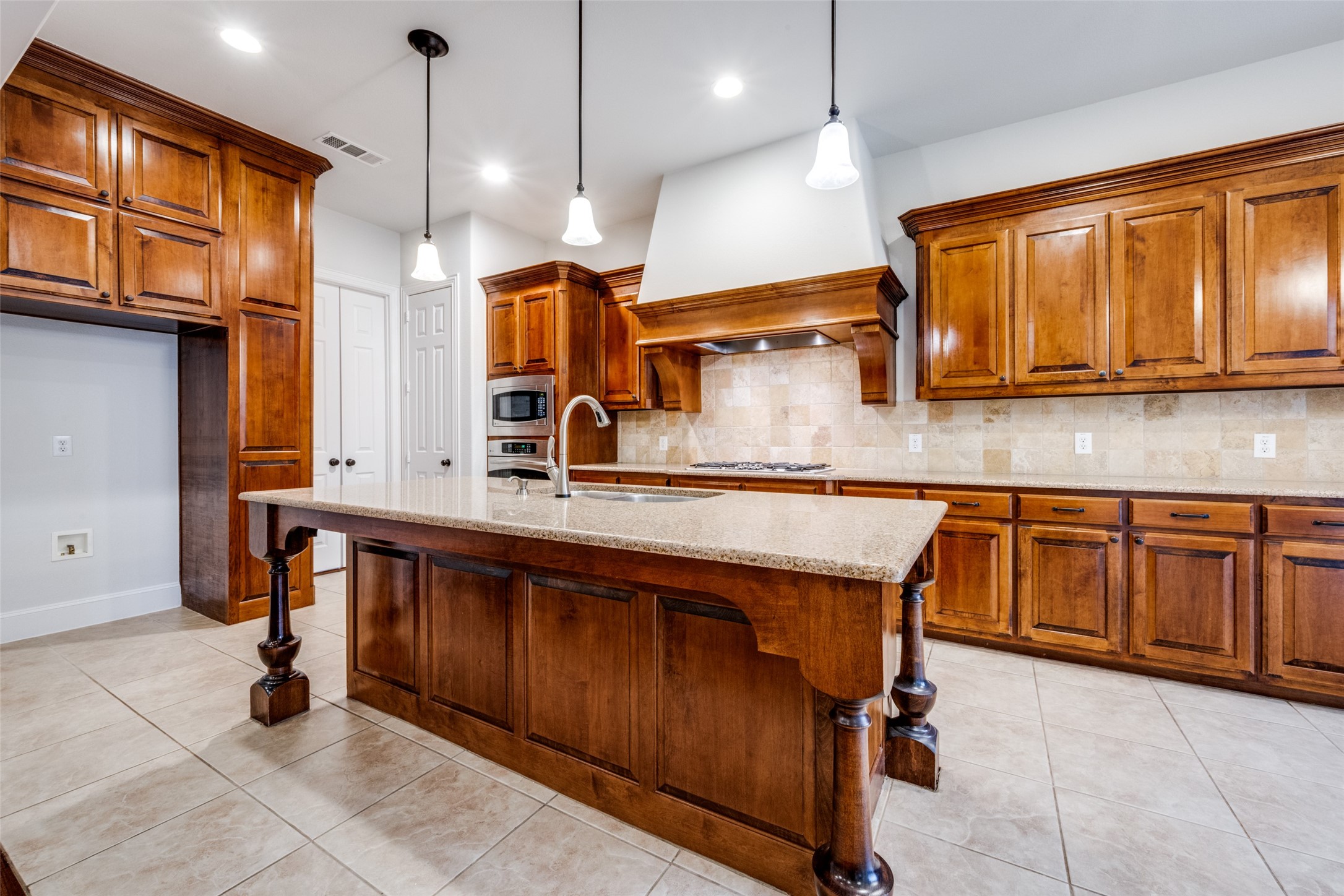 1401 Goldenrod Circle