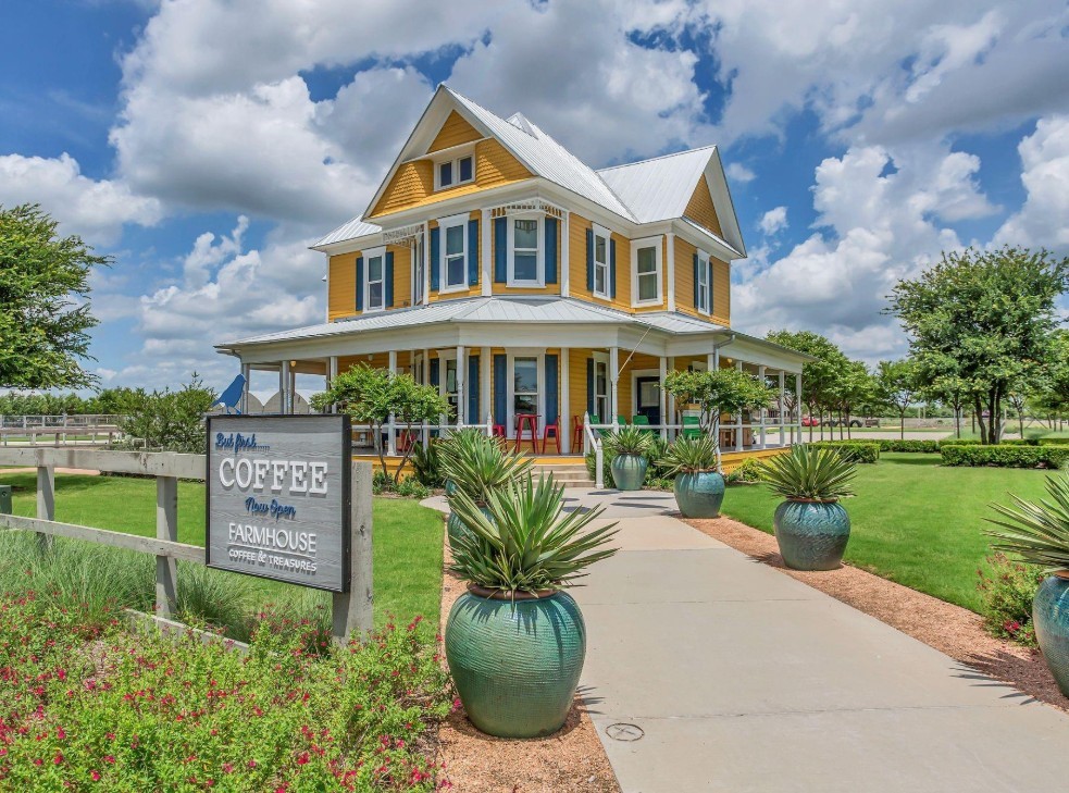 916 Falcon Road