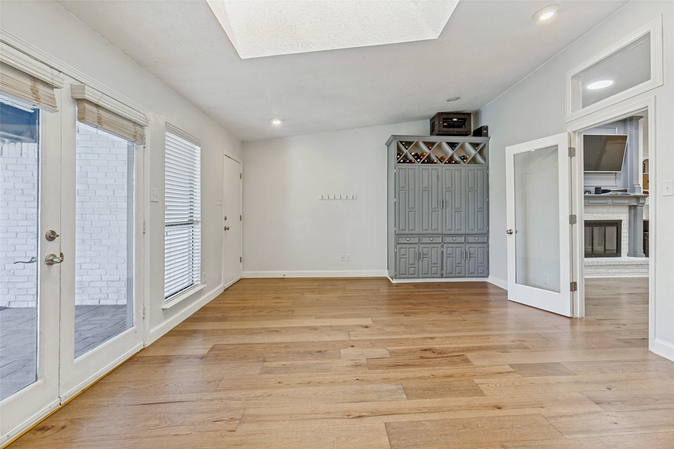 10220 Shadow Way