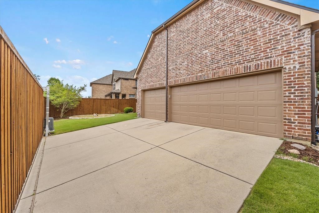 11224 Graceland Lane