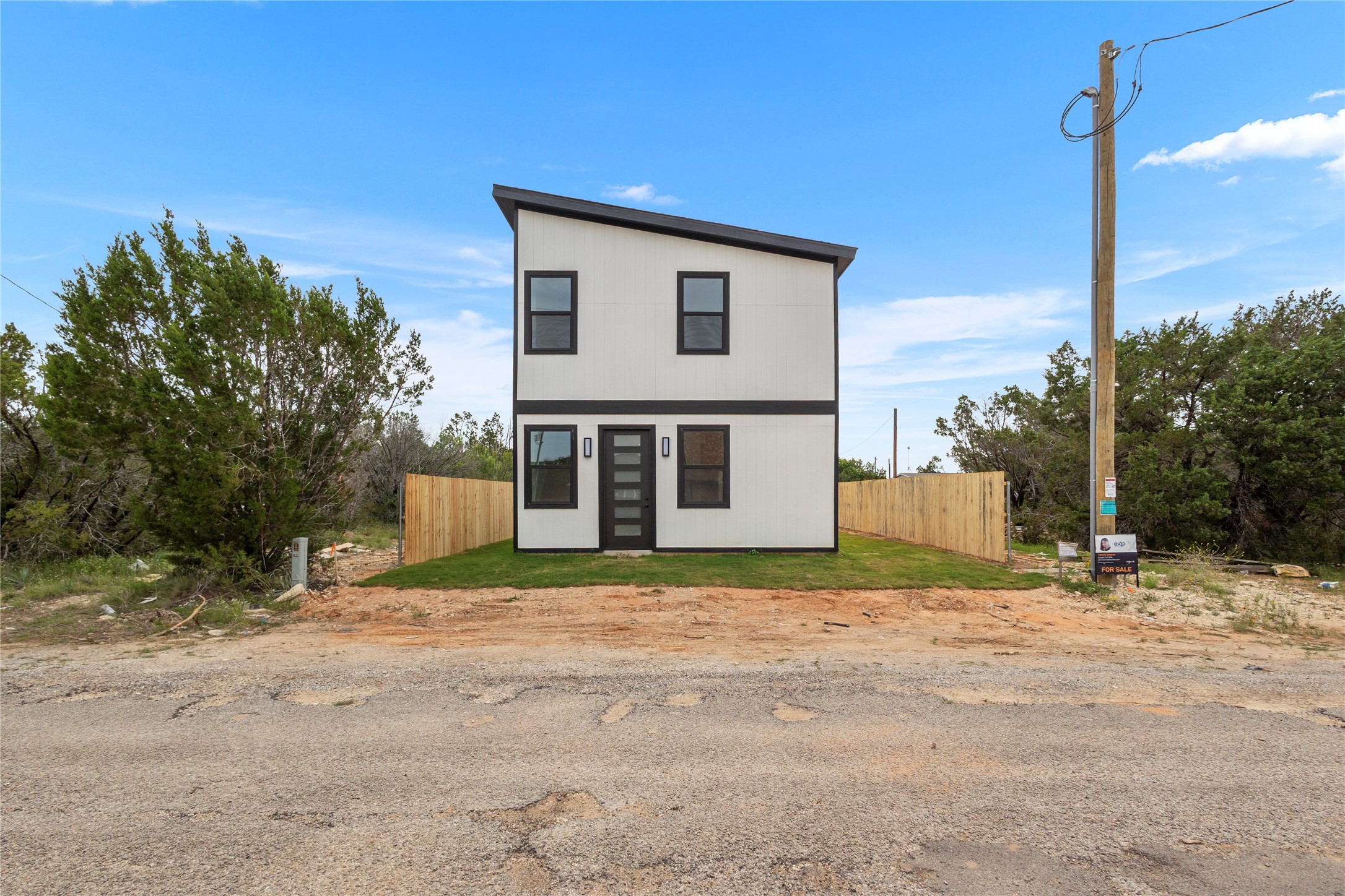 2222 Cedarwood Trail