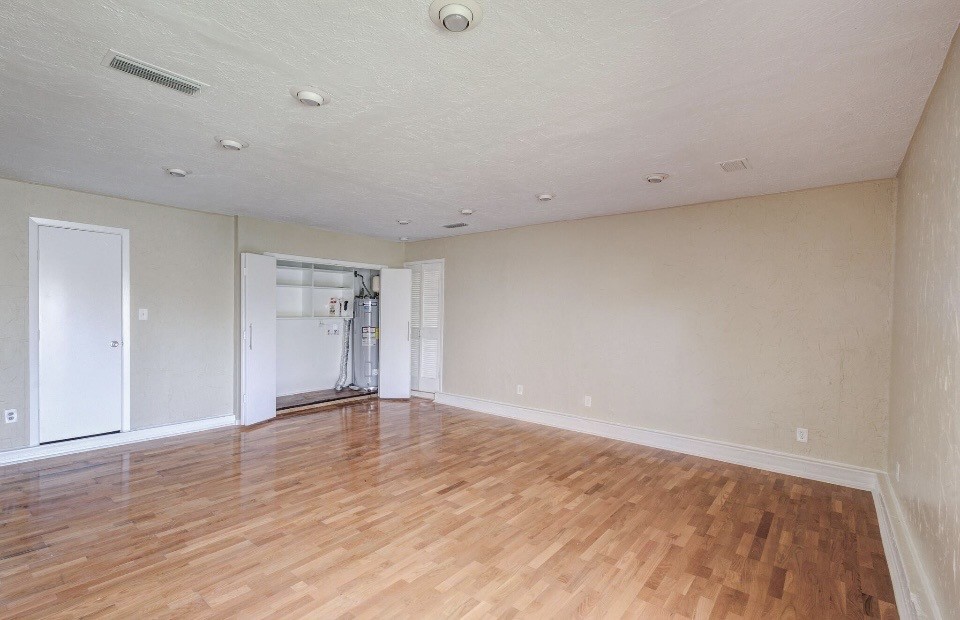 2101 Deerfield Drive