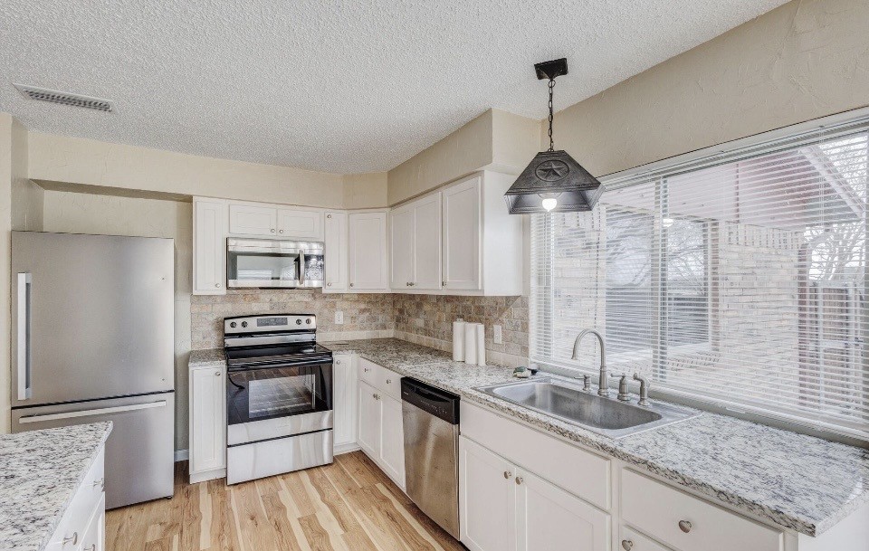 2101 Deerfield Drive