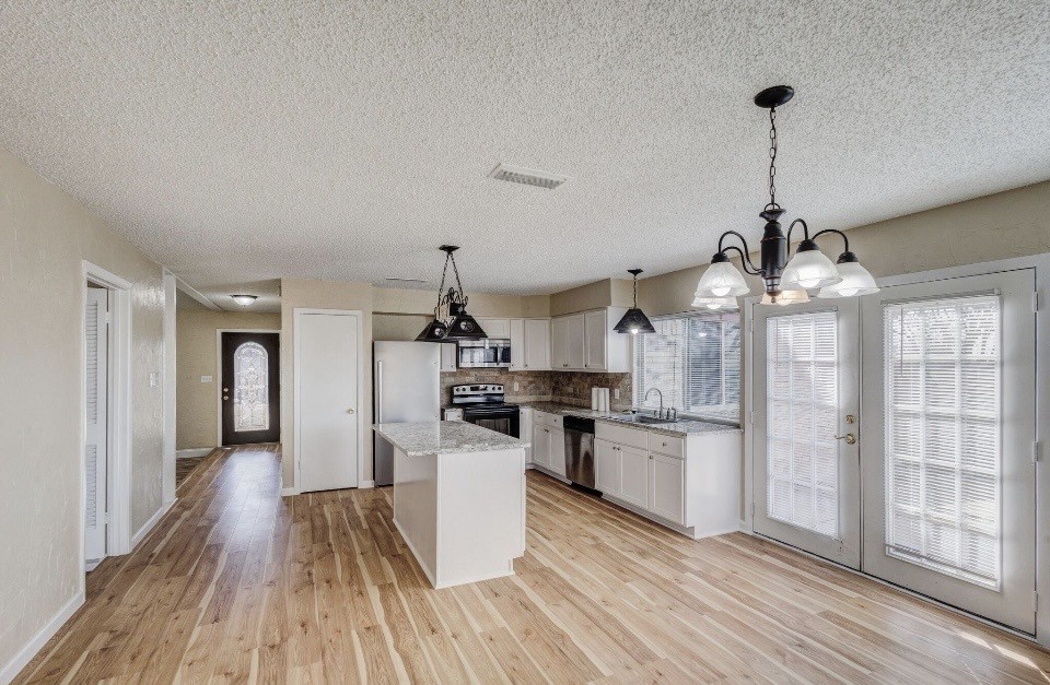 2101 Deerfield Drive