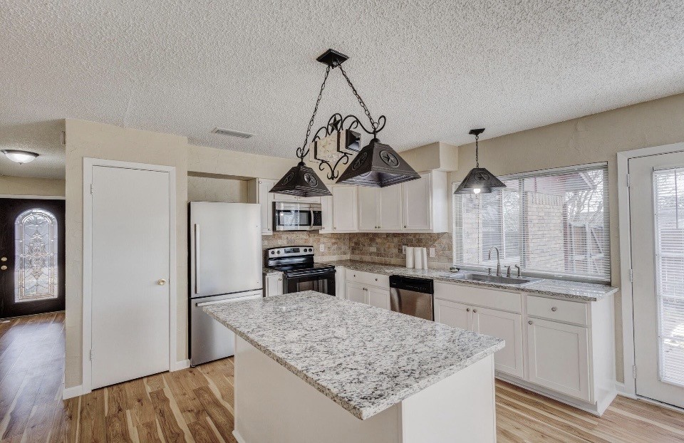 2101 Deerfield Drive