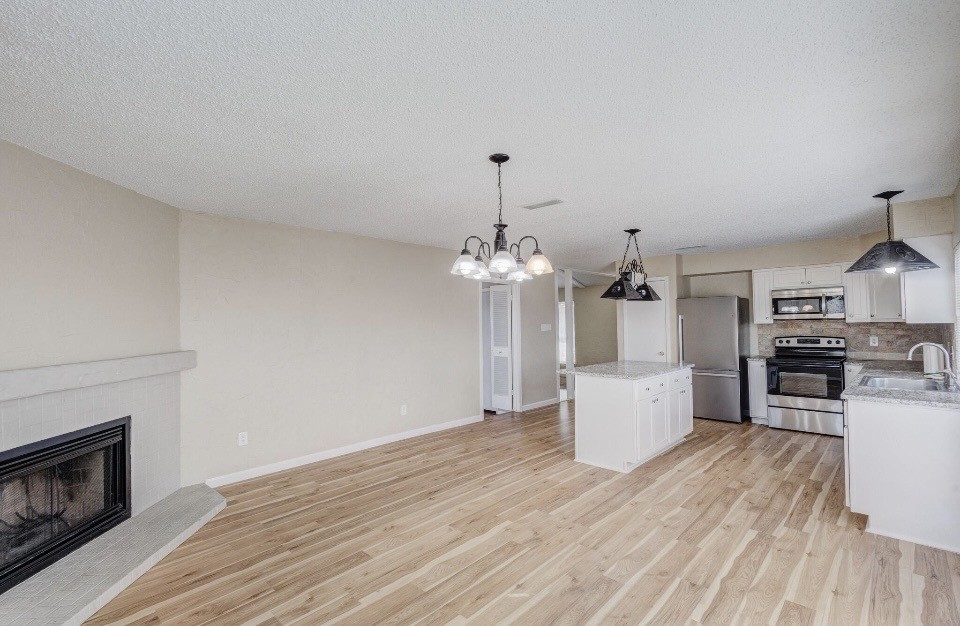 2101 Deerfield Drive