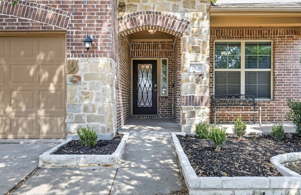 2509 Castle Creek Drive
