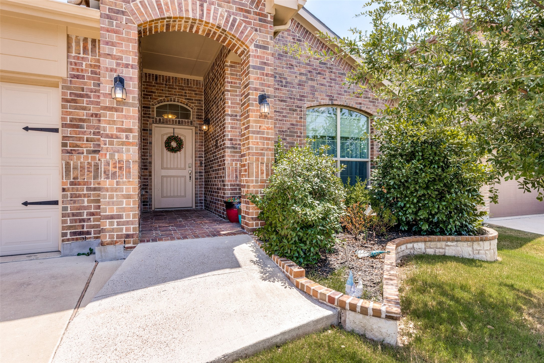 1148 Lakeville Drive