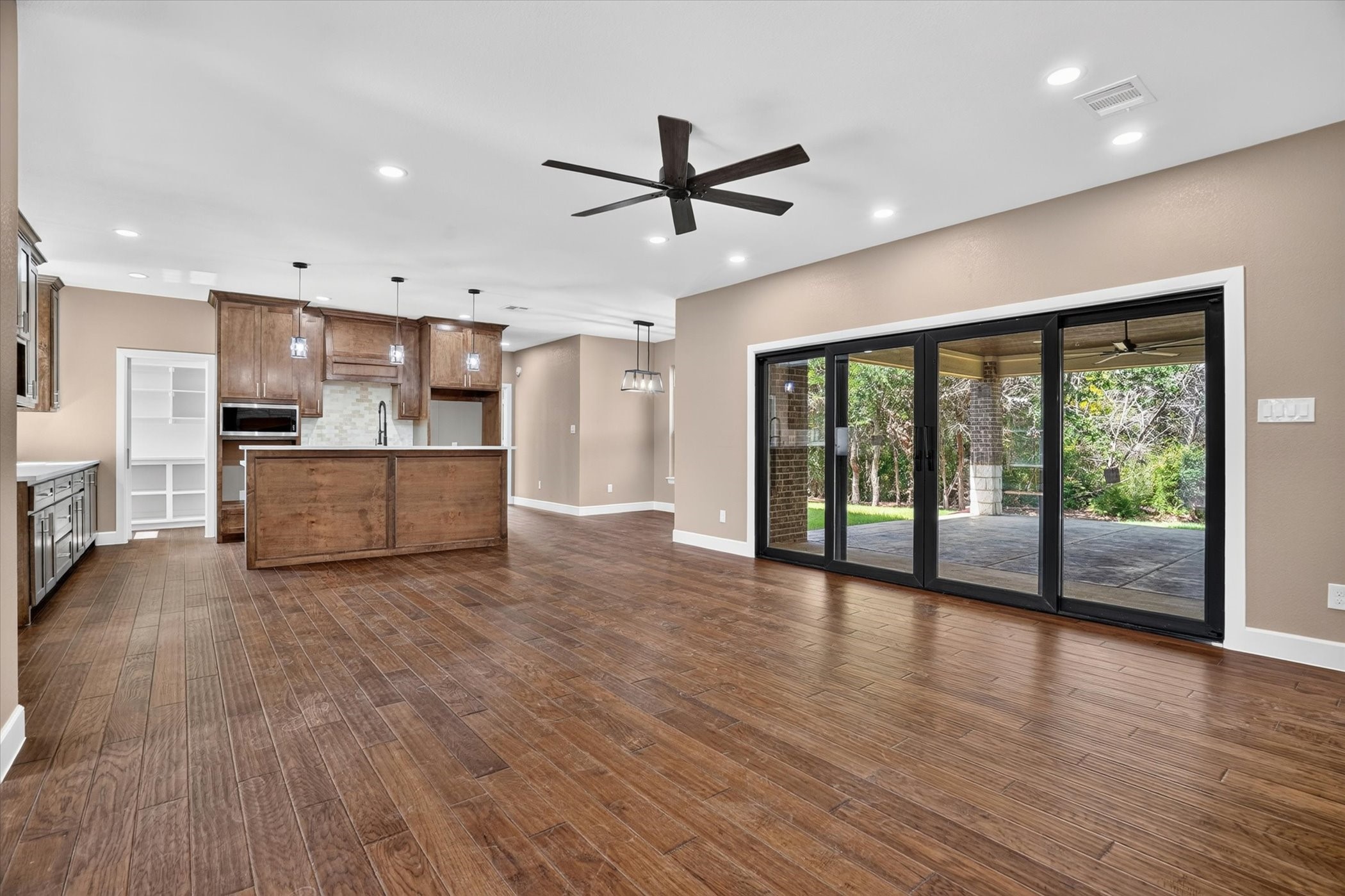 6400 Crapemyrtle Drive