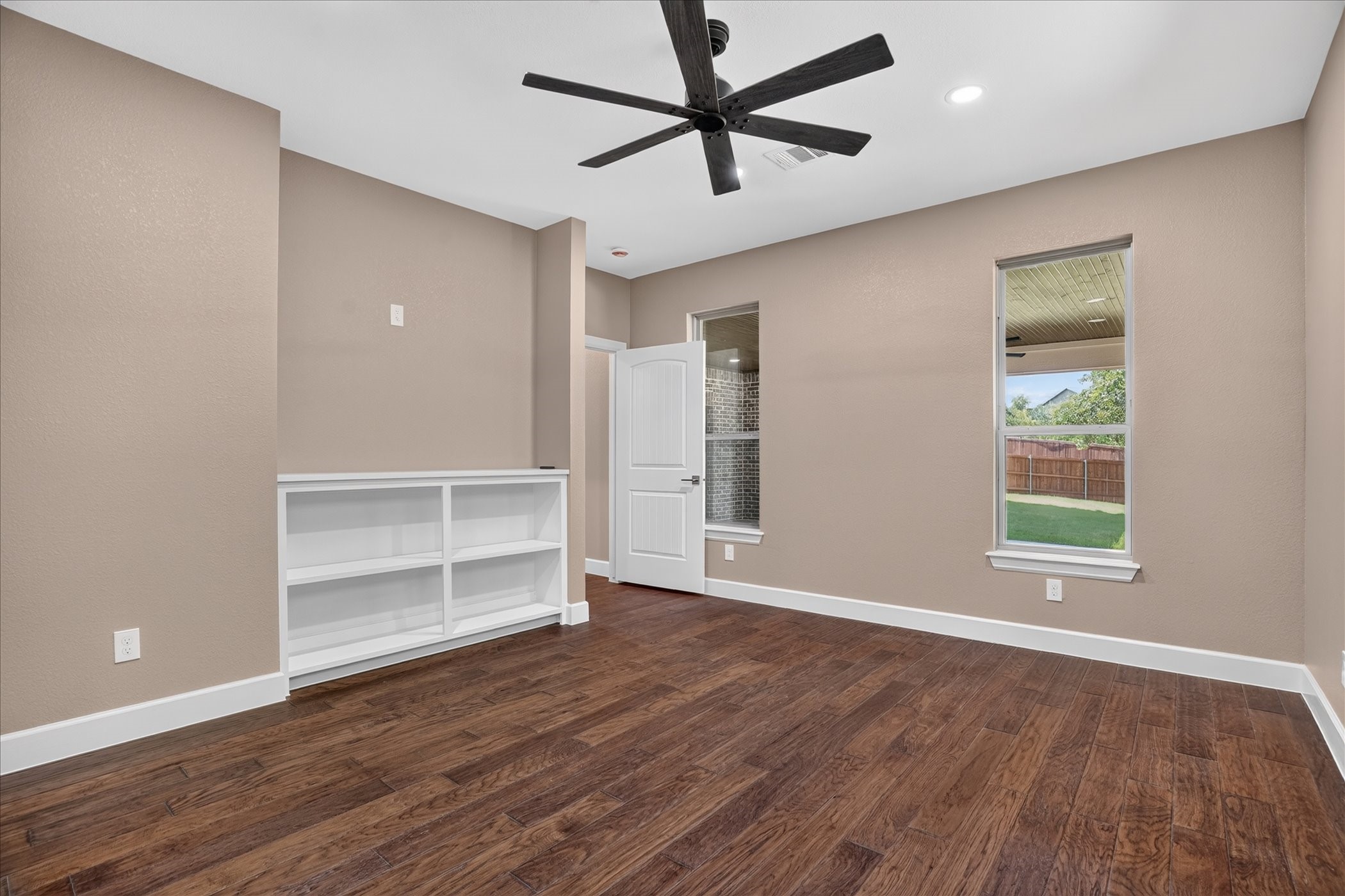 6400 Crapemyrtle Drive