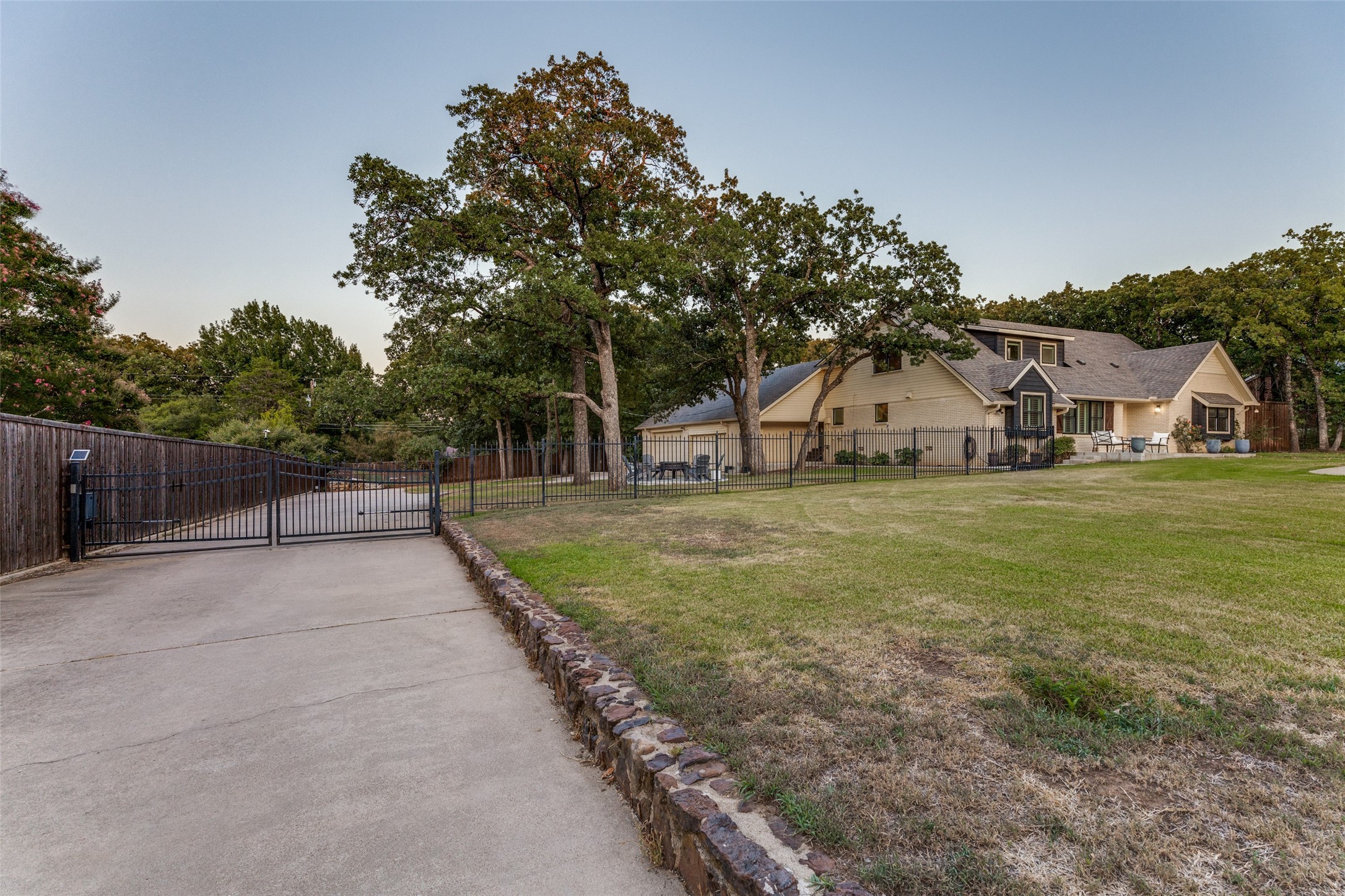 1117 Shady Lane N
