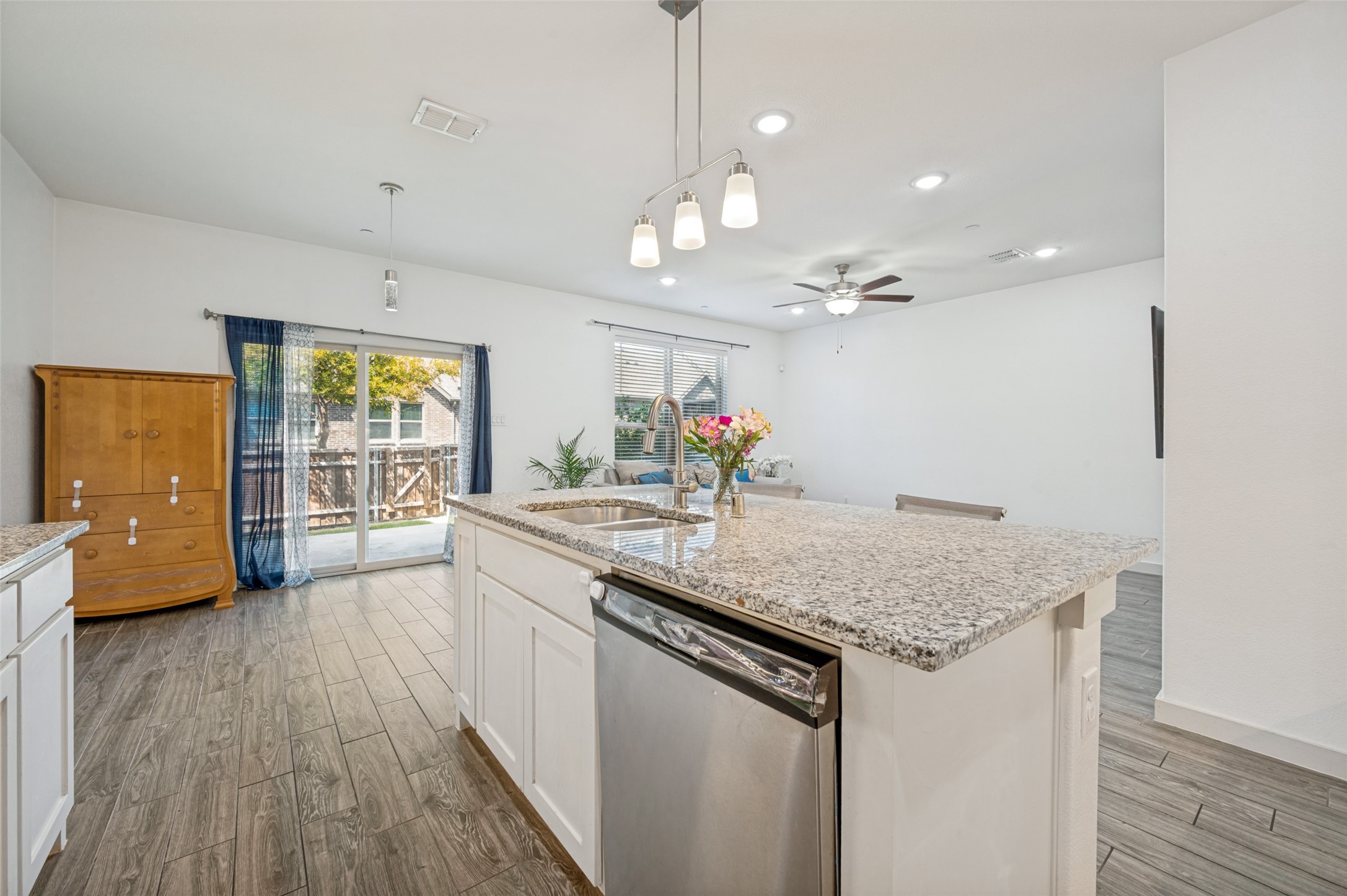 2741 Splendor Drive