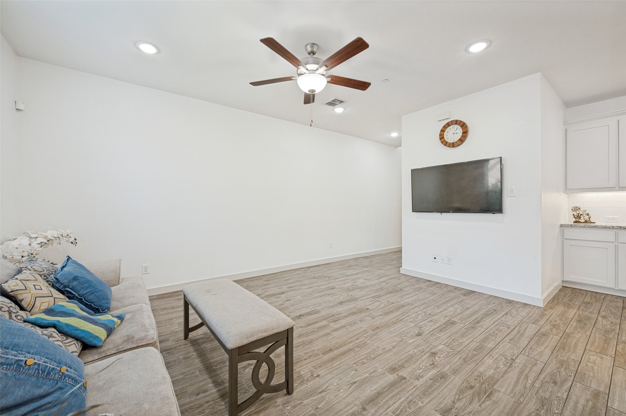 2741 Splendor Drive