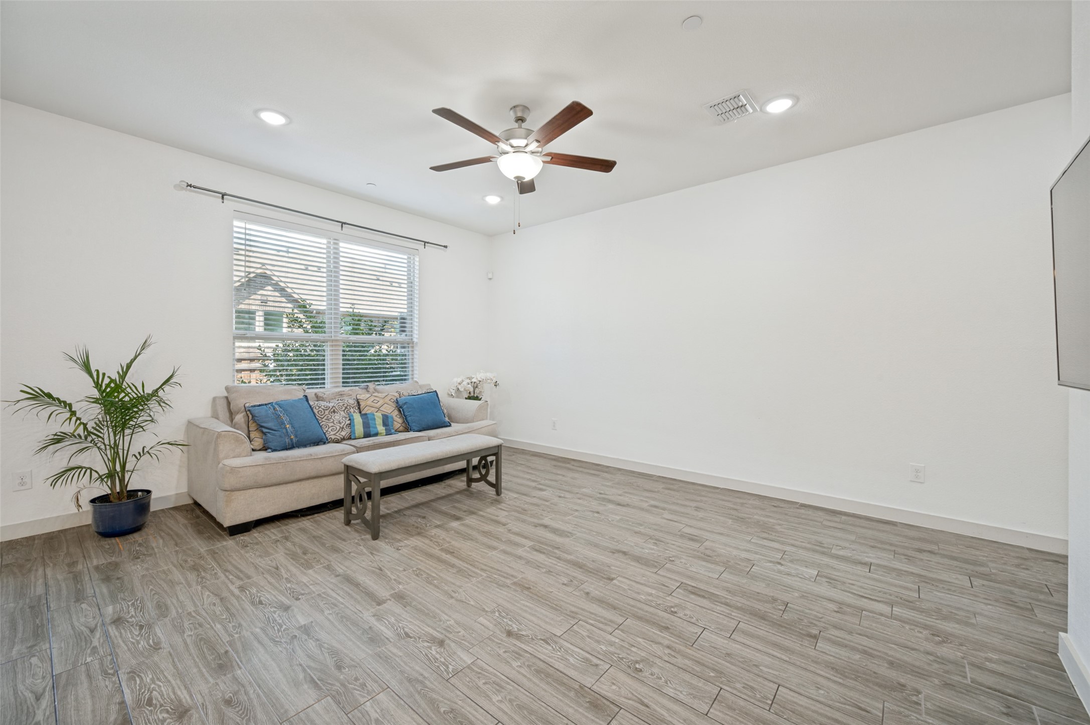 2741 Splendor Drive