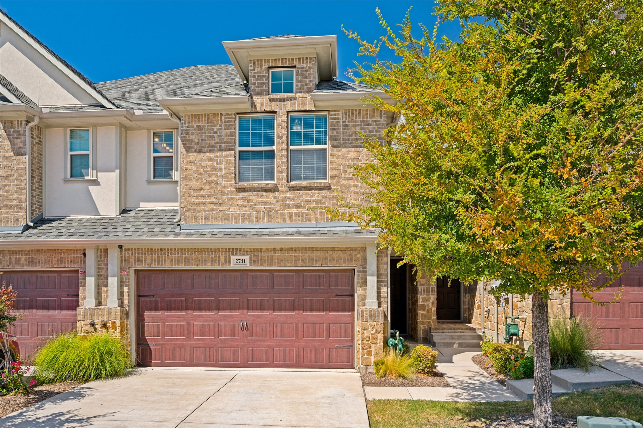 2741 Splendor Drive