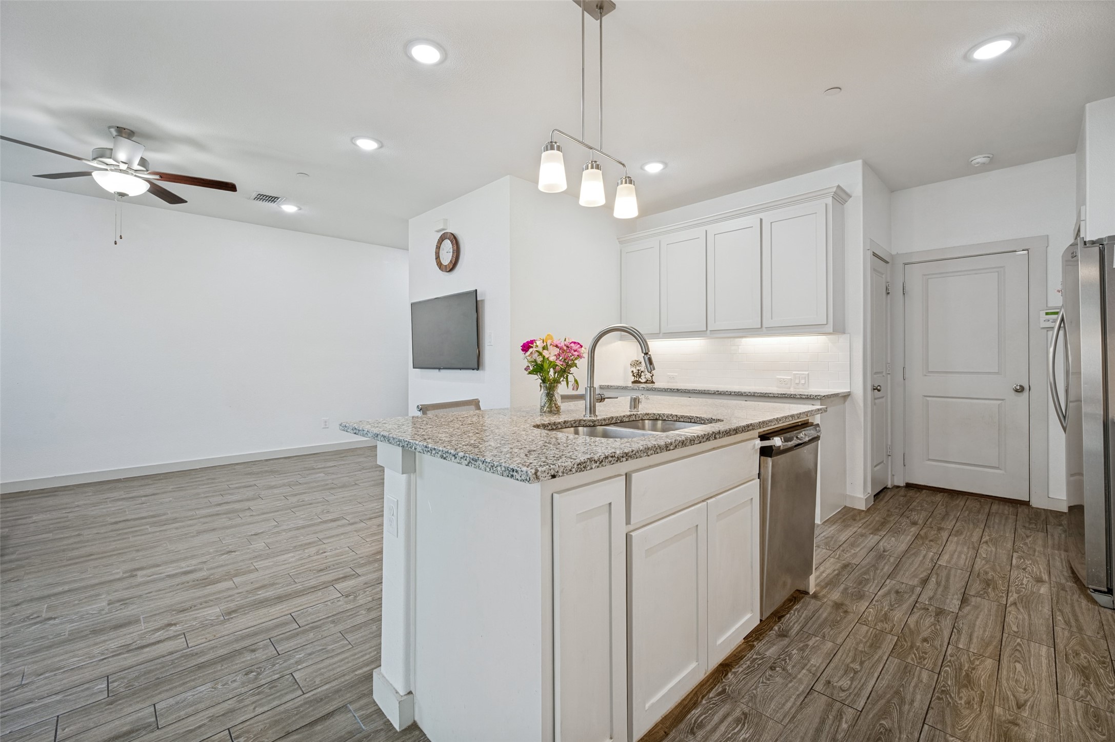 2741 Splendor Drive