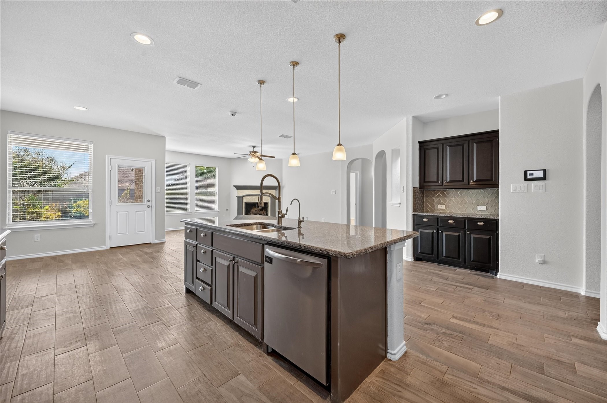 904 Dove Cove