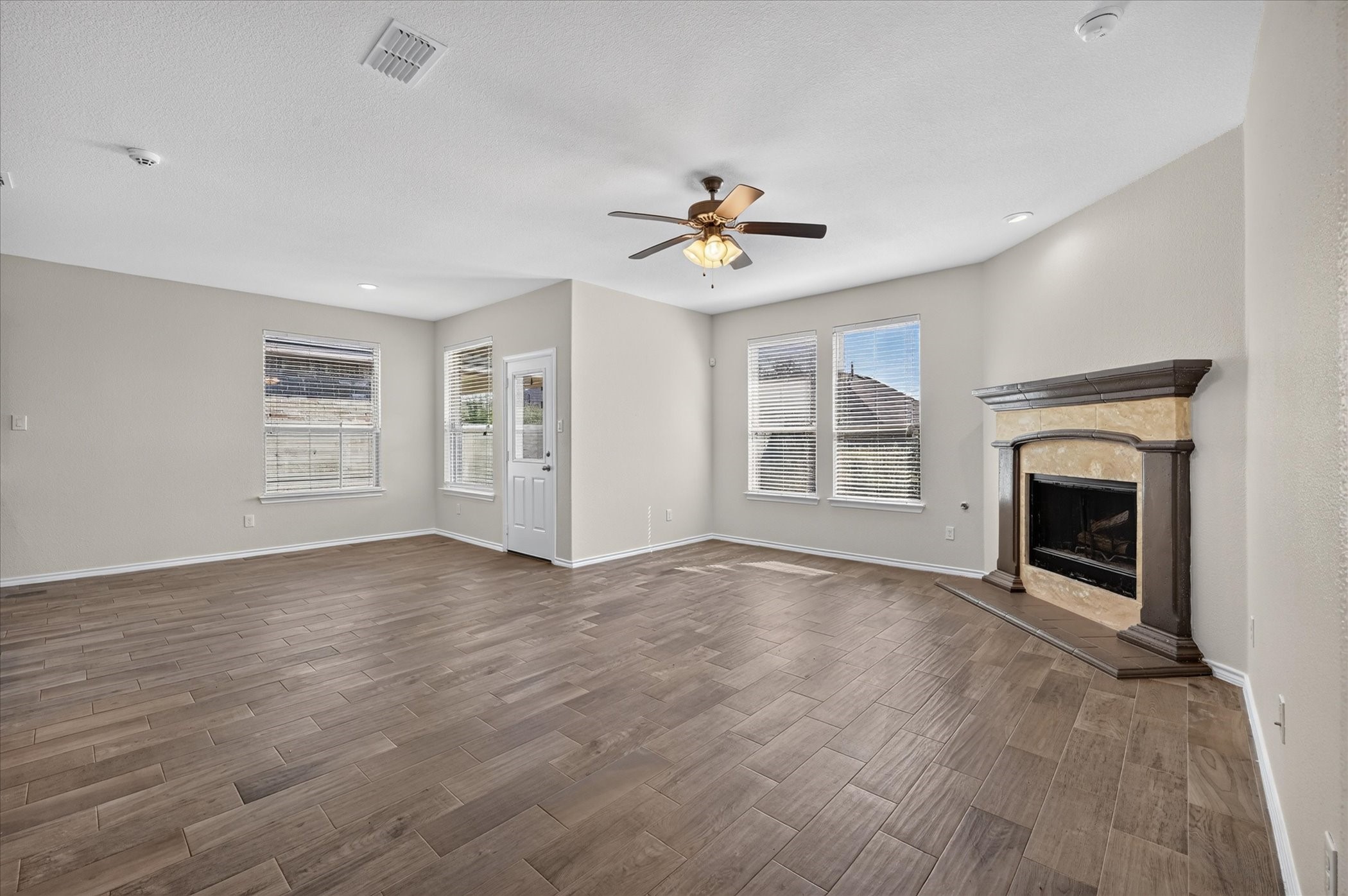 904 Dove Cove
