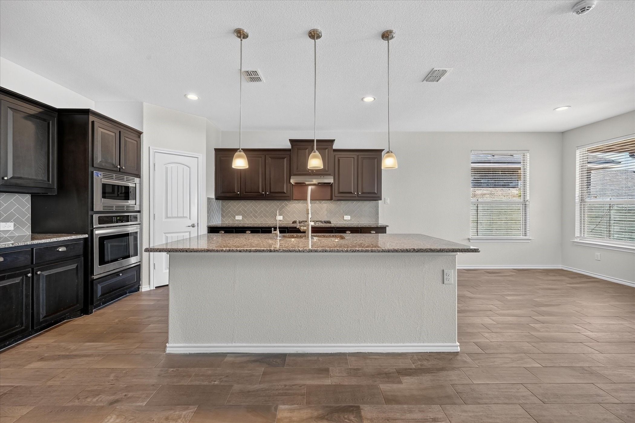 904 Dove Cove
