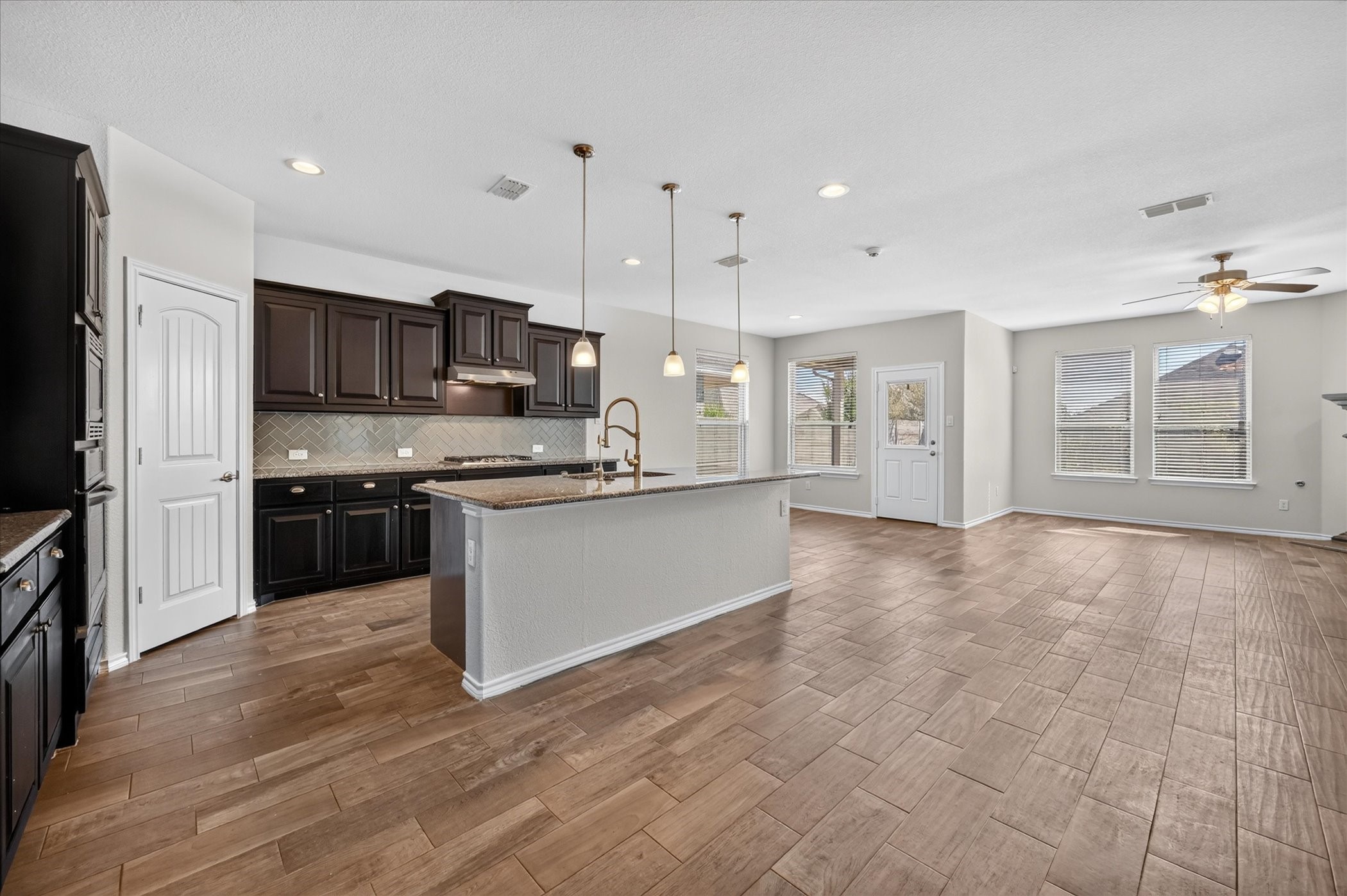 904 Dove Cove