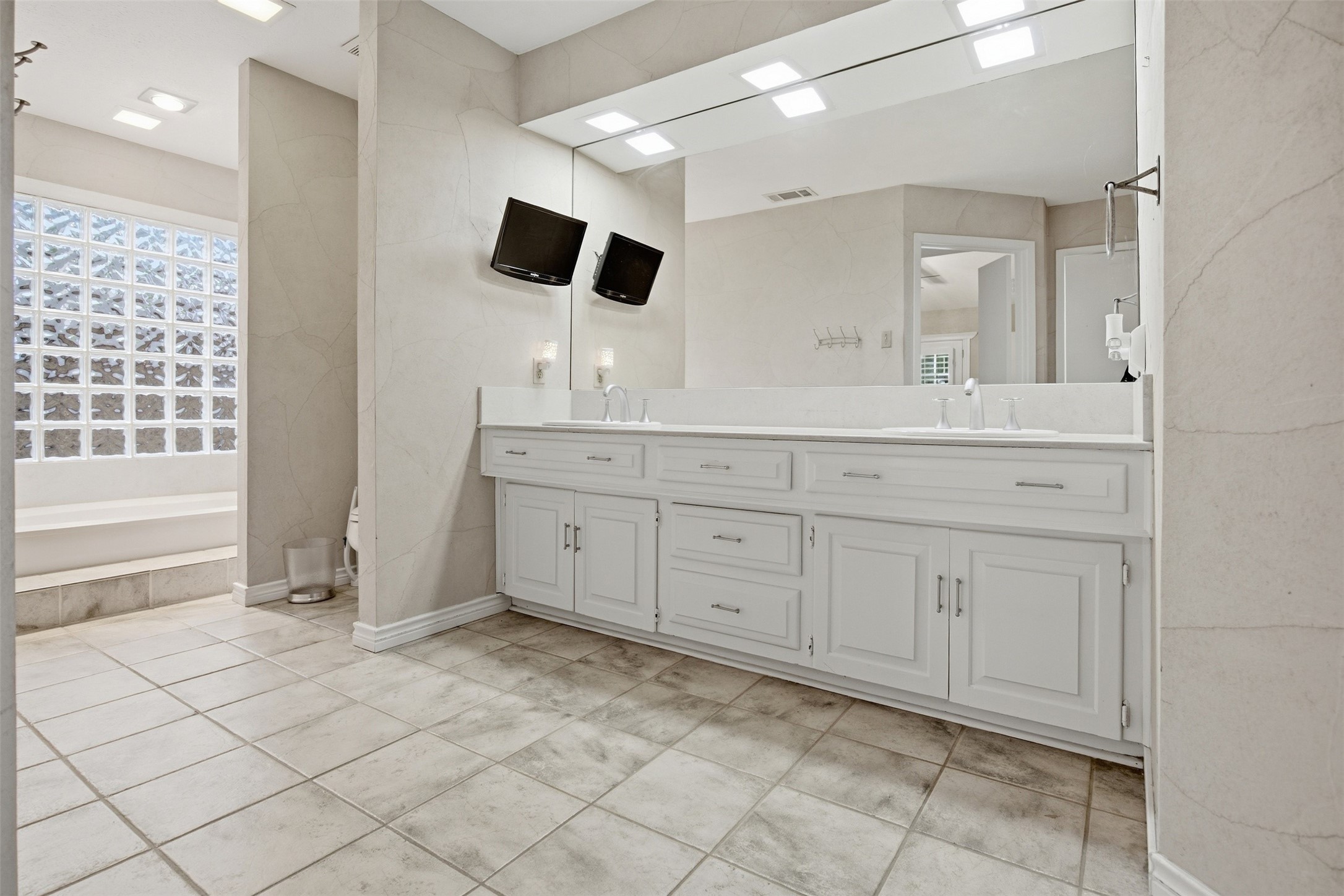 3103 Kristin Court