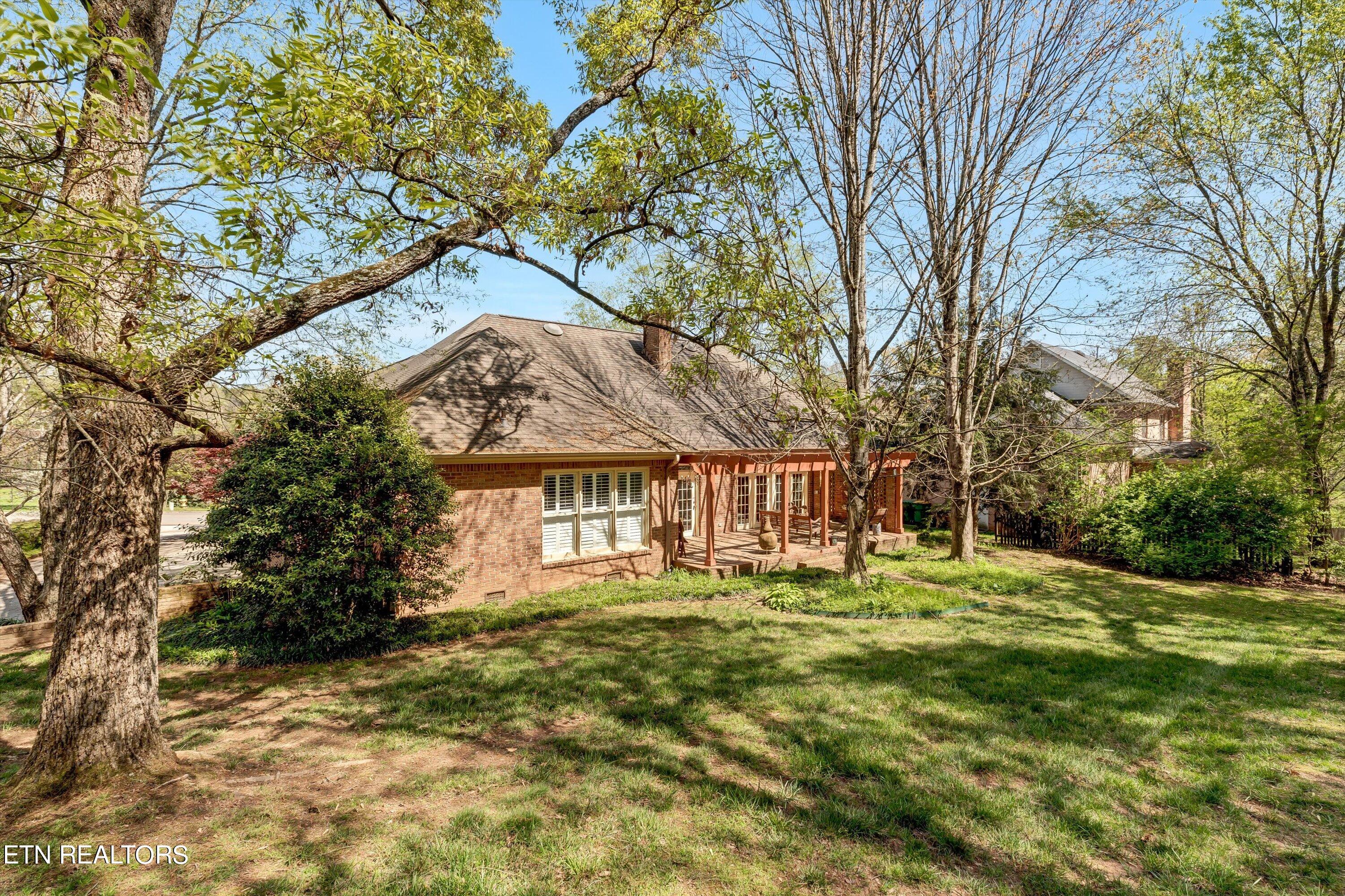 923 Shade Tree Lane
