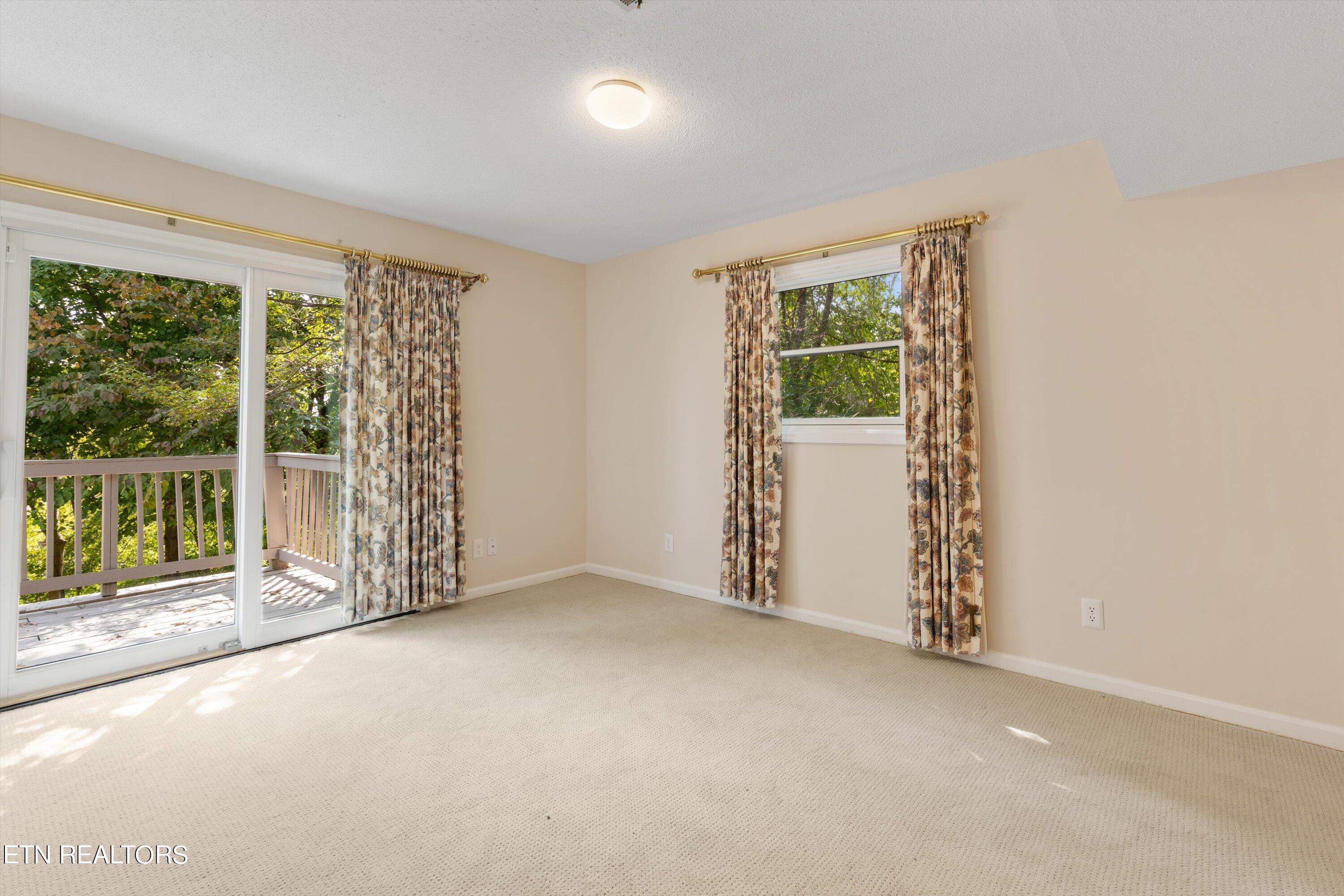 10709 Farragut Hills Blvd