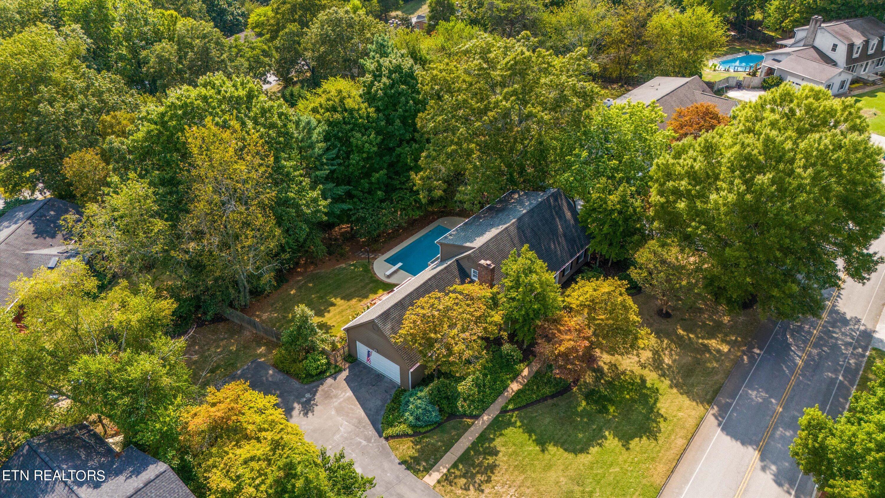 10709 Farragut Hills Blvd