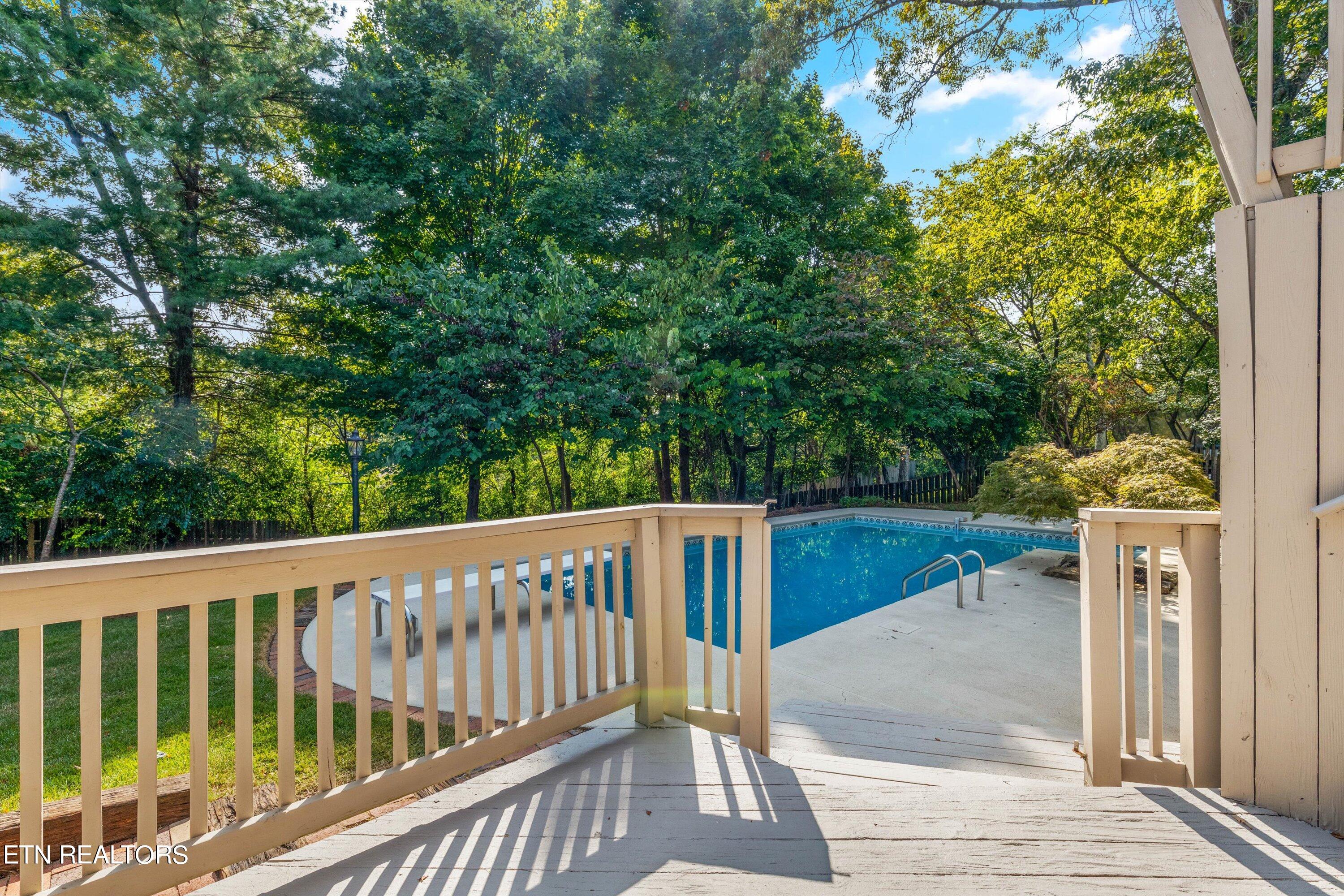 10709 Farragut Hills Blvd