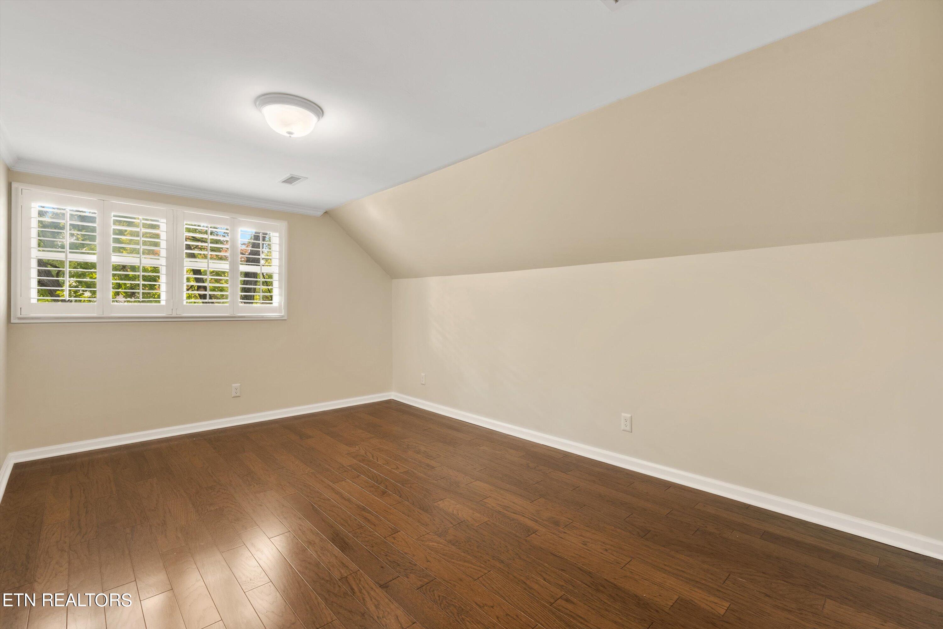 10709 Farragut Hills Blvd