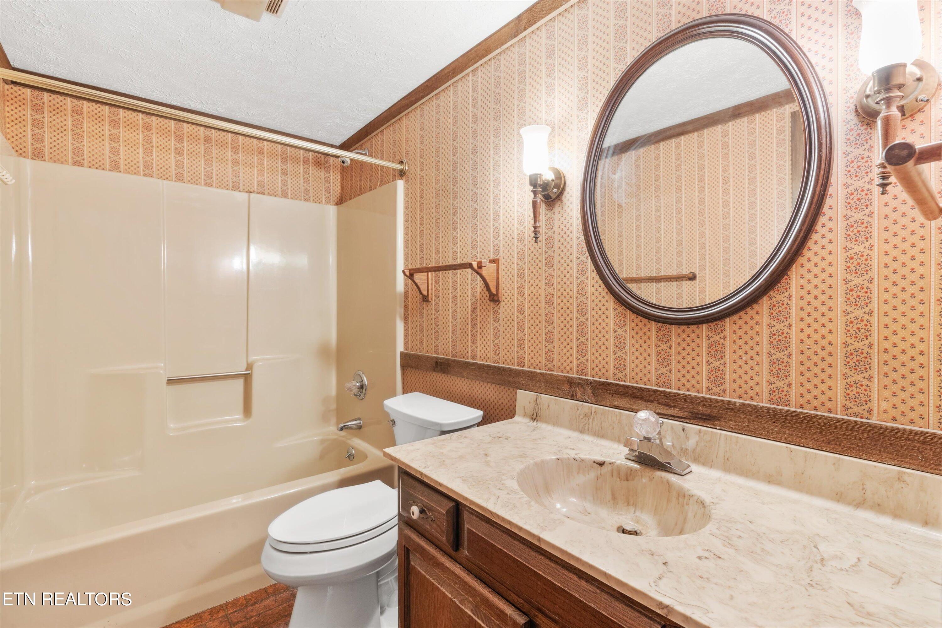 10709 Farragut Hills Blvd