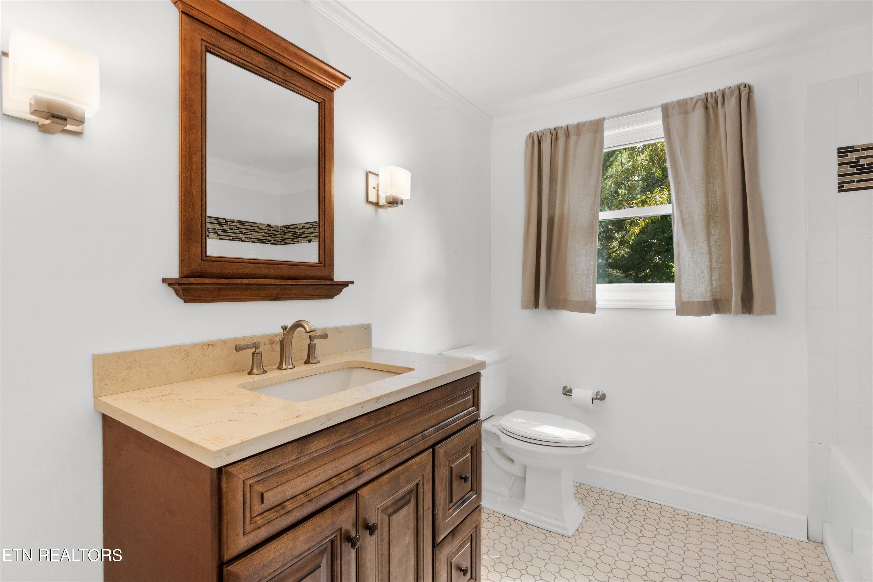 10709 Farragut Hills Blvd