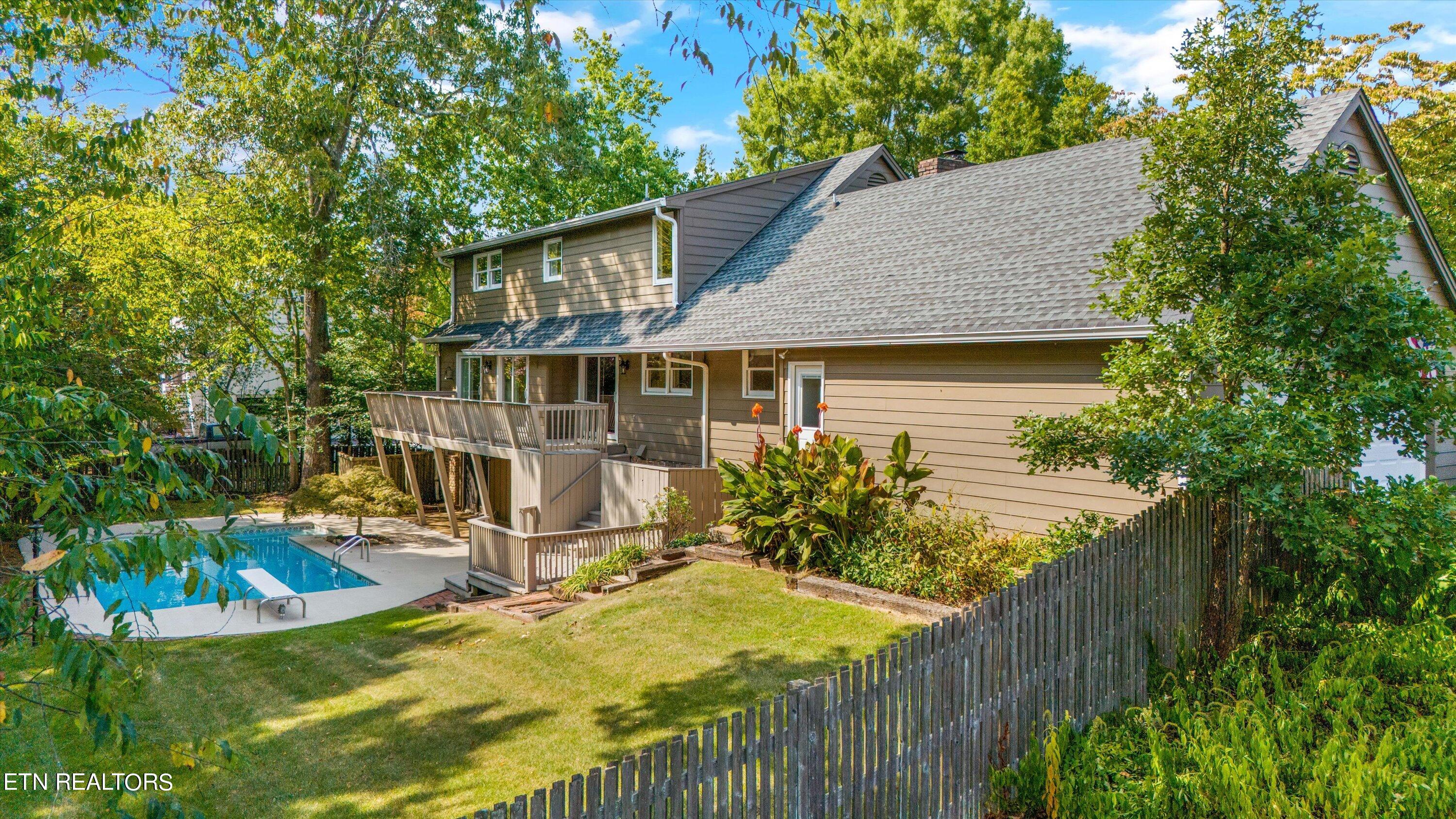 10709 Farragut Hills Blvd