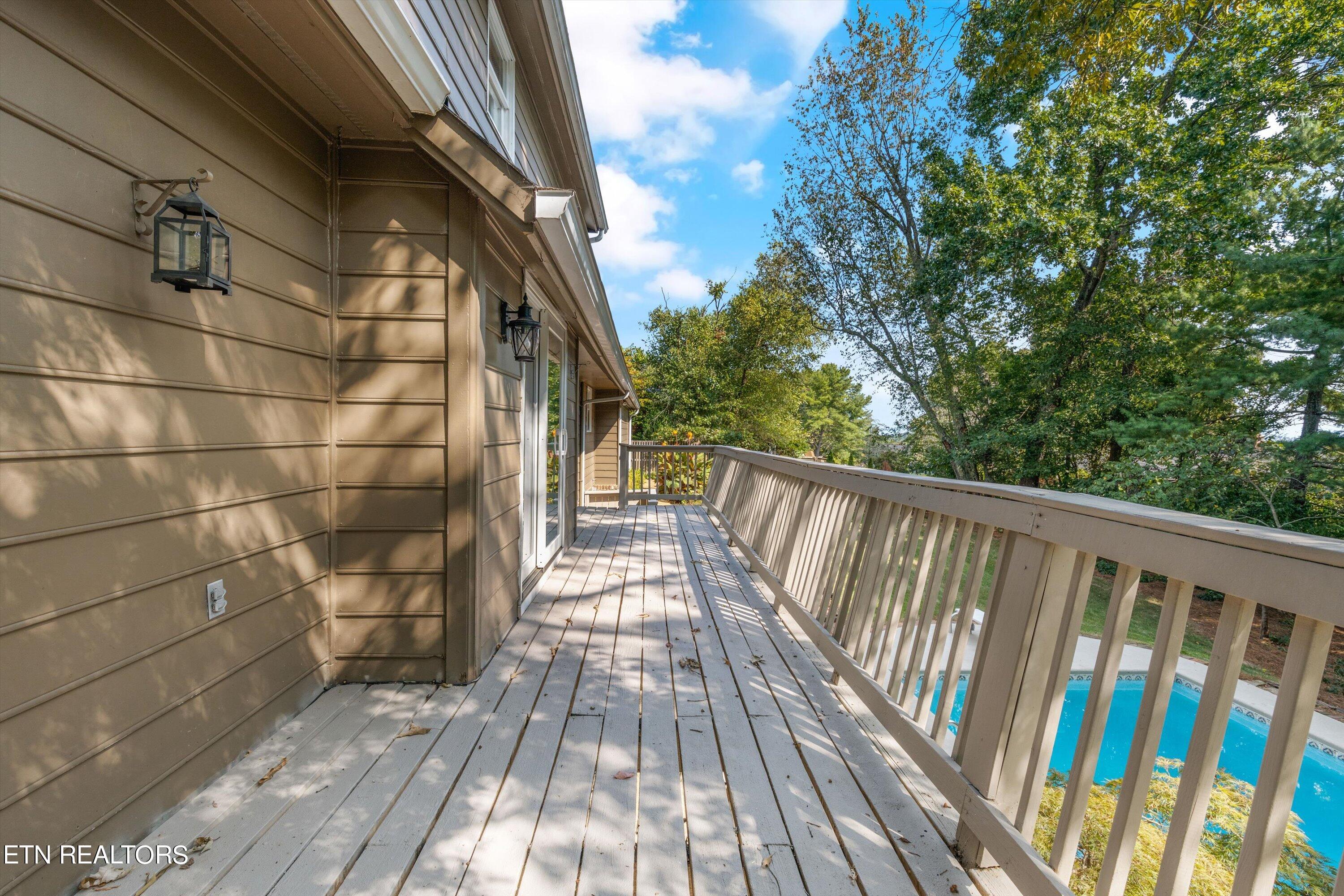 10709 Farragut Hills Blvd