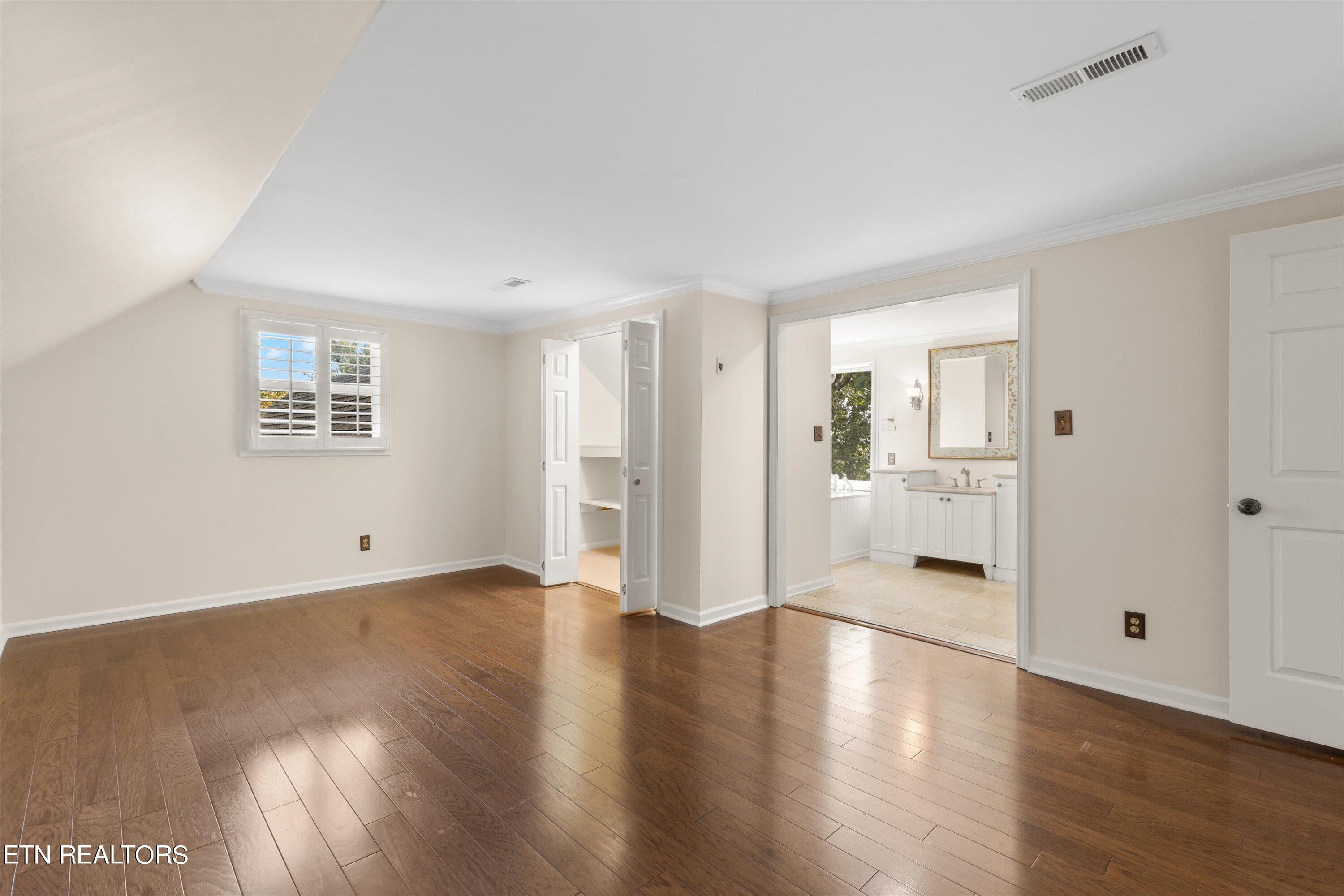 10709 Farragut Hills Blvd