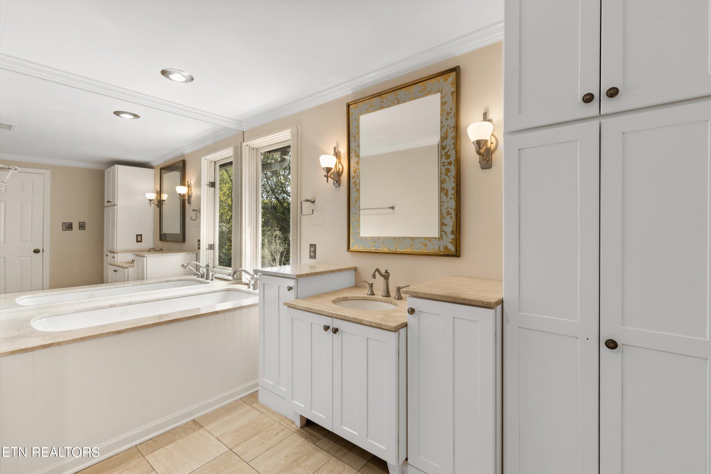 10709 Farragut Hills Blvd