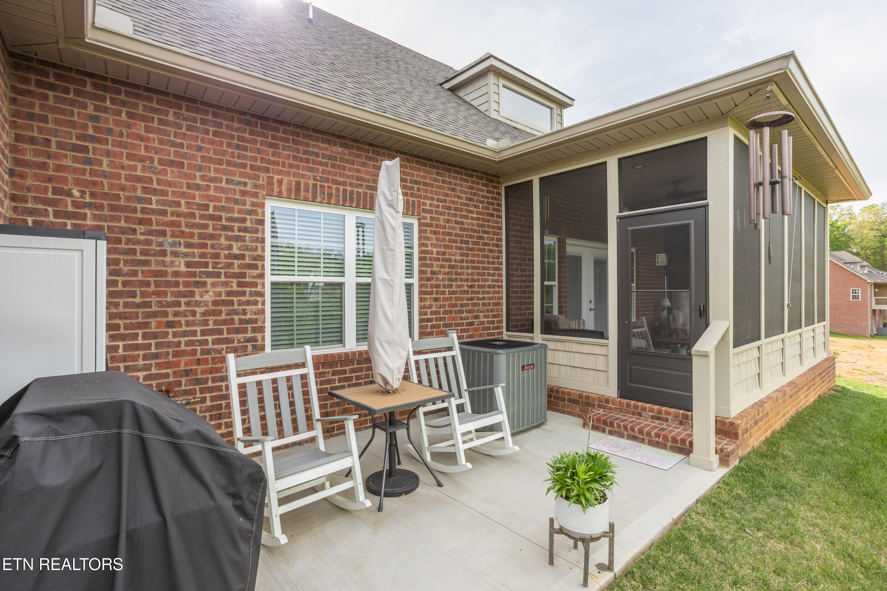 986 Meadow Walk Lane