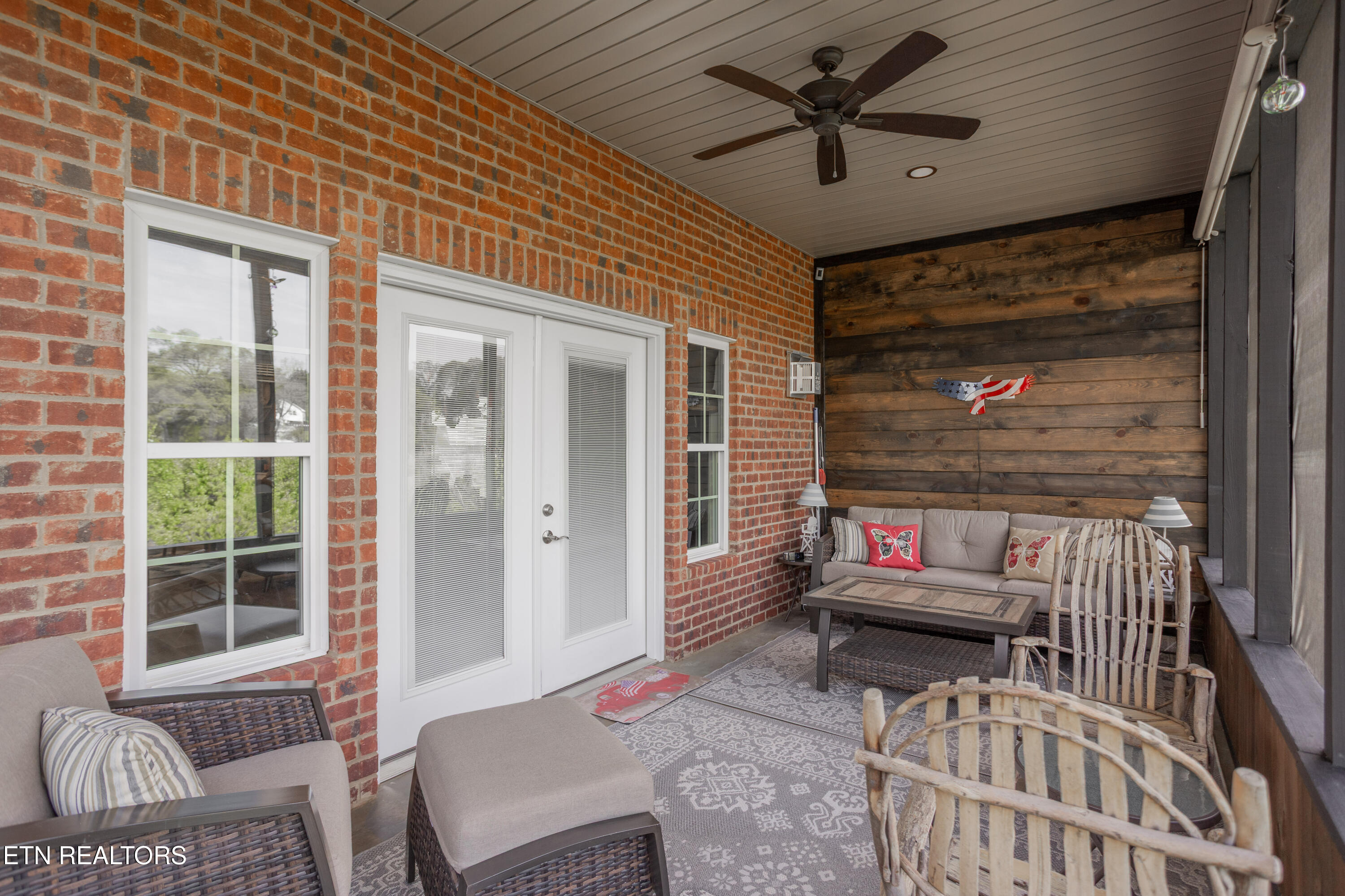 986 Meadow Walk Lane