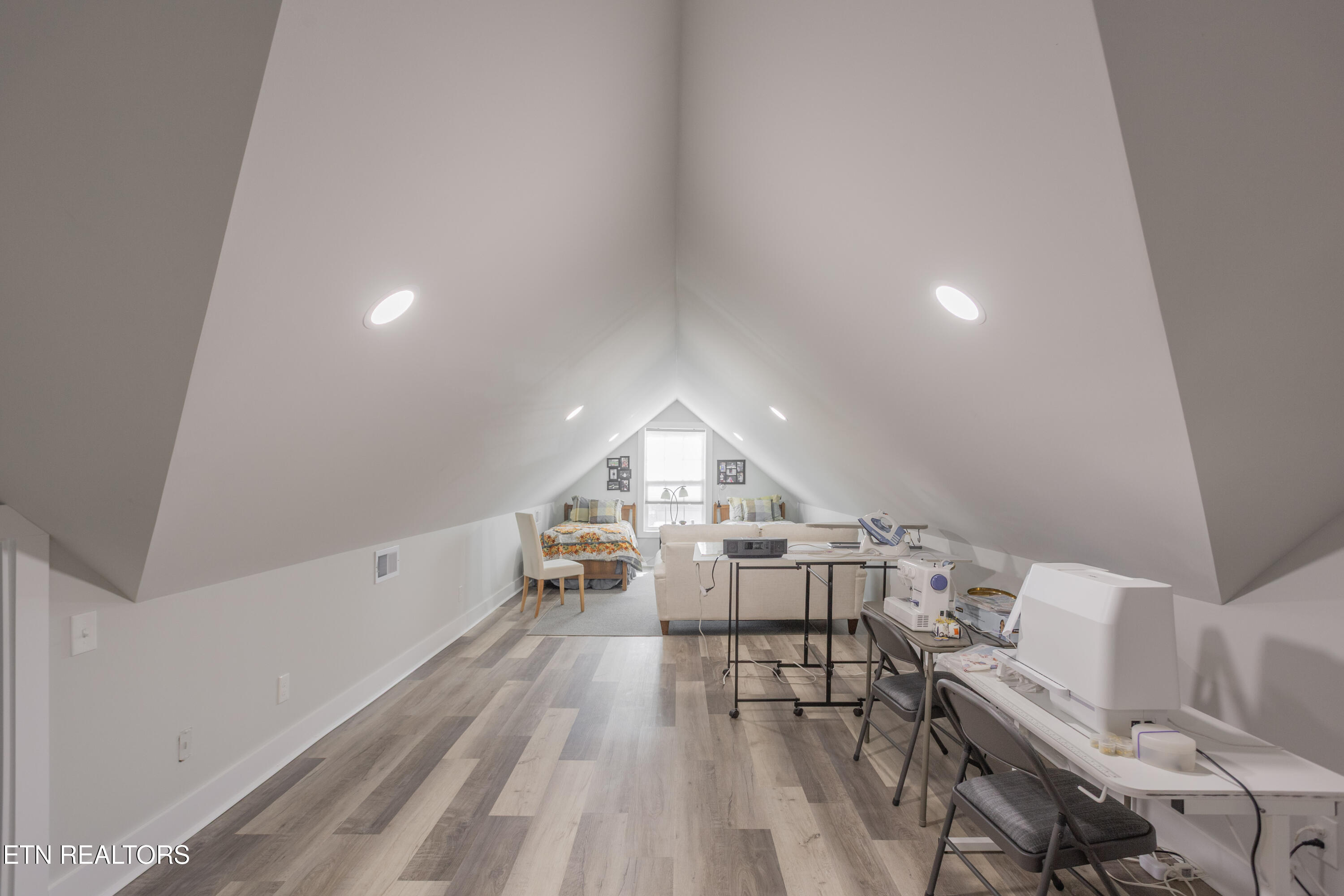 986 Meadow Walk Lane