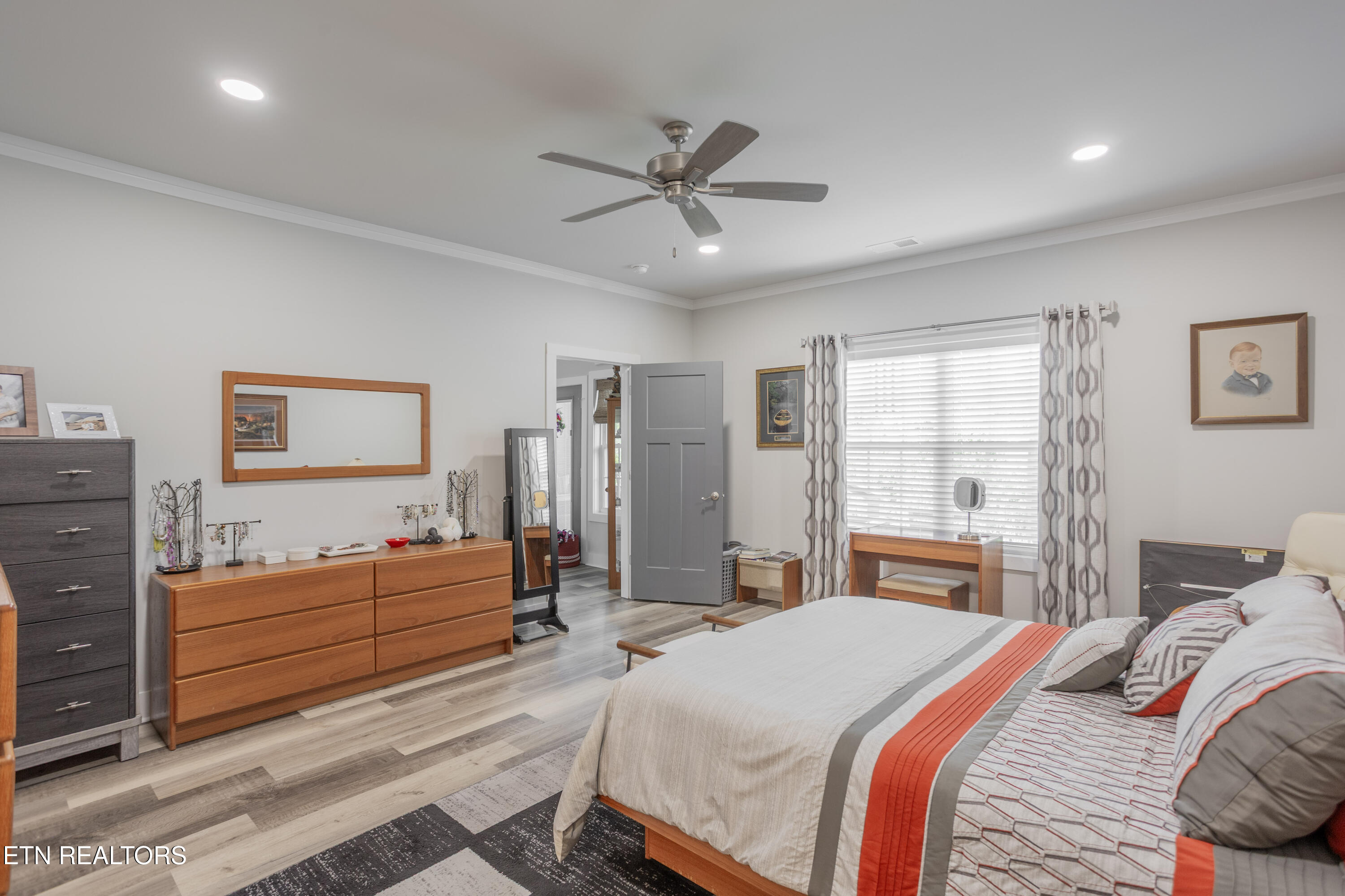 986 Meadow Walk Lane