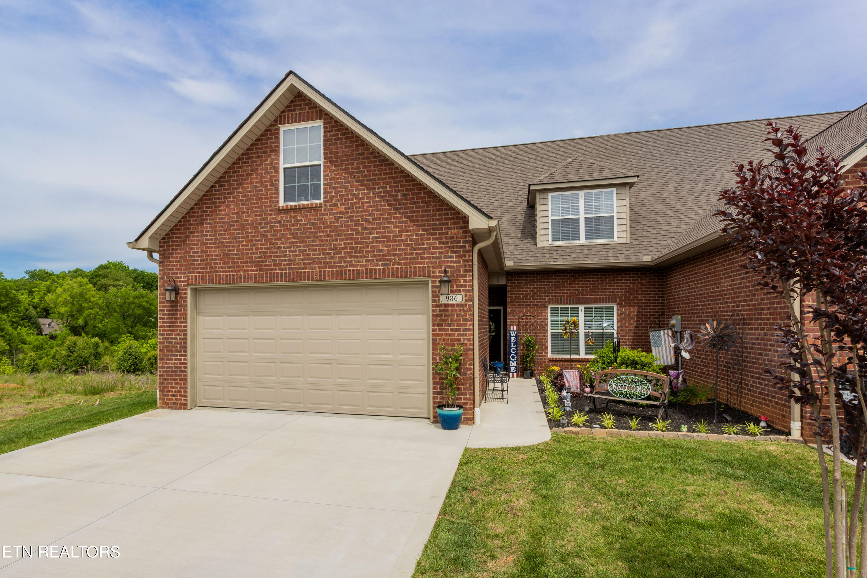 986 Meadow Walk Lane