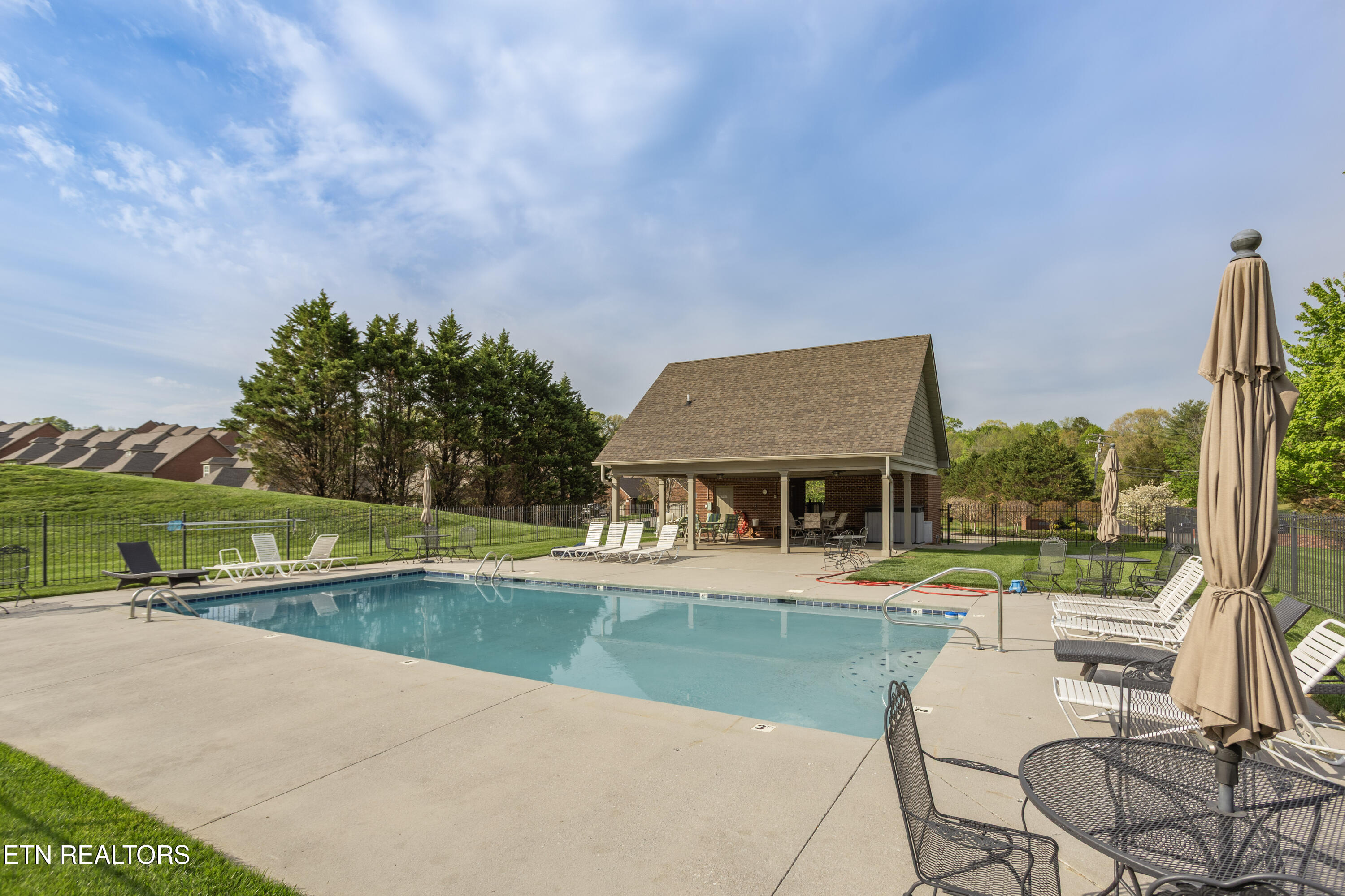 986 Meadow Walk Lane