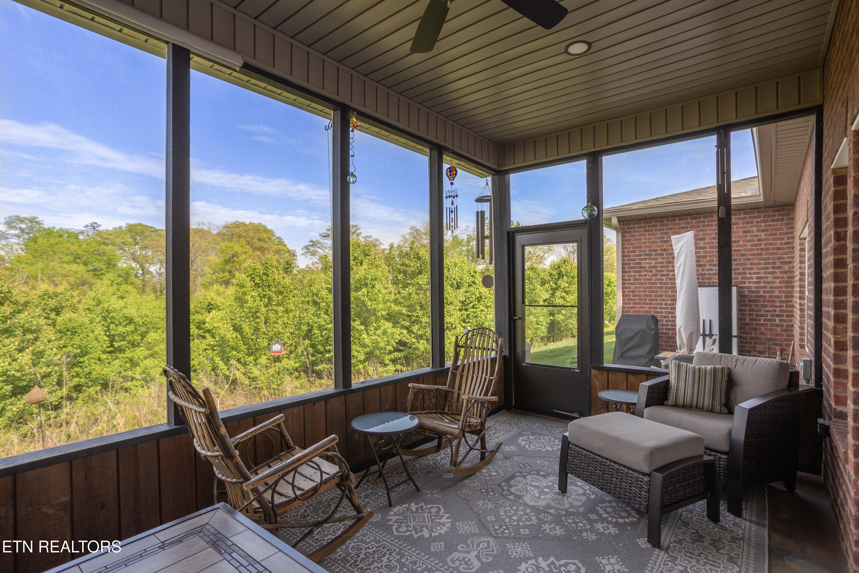 986 Meadow Walk Lane