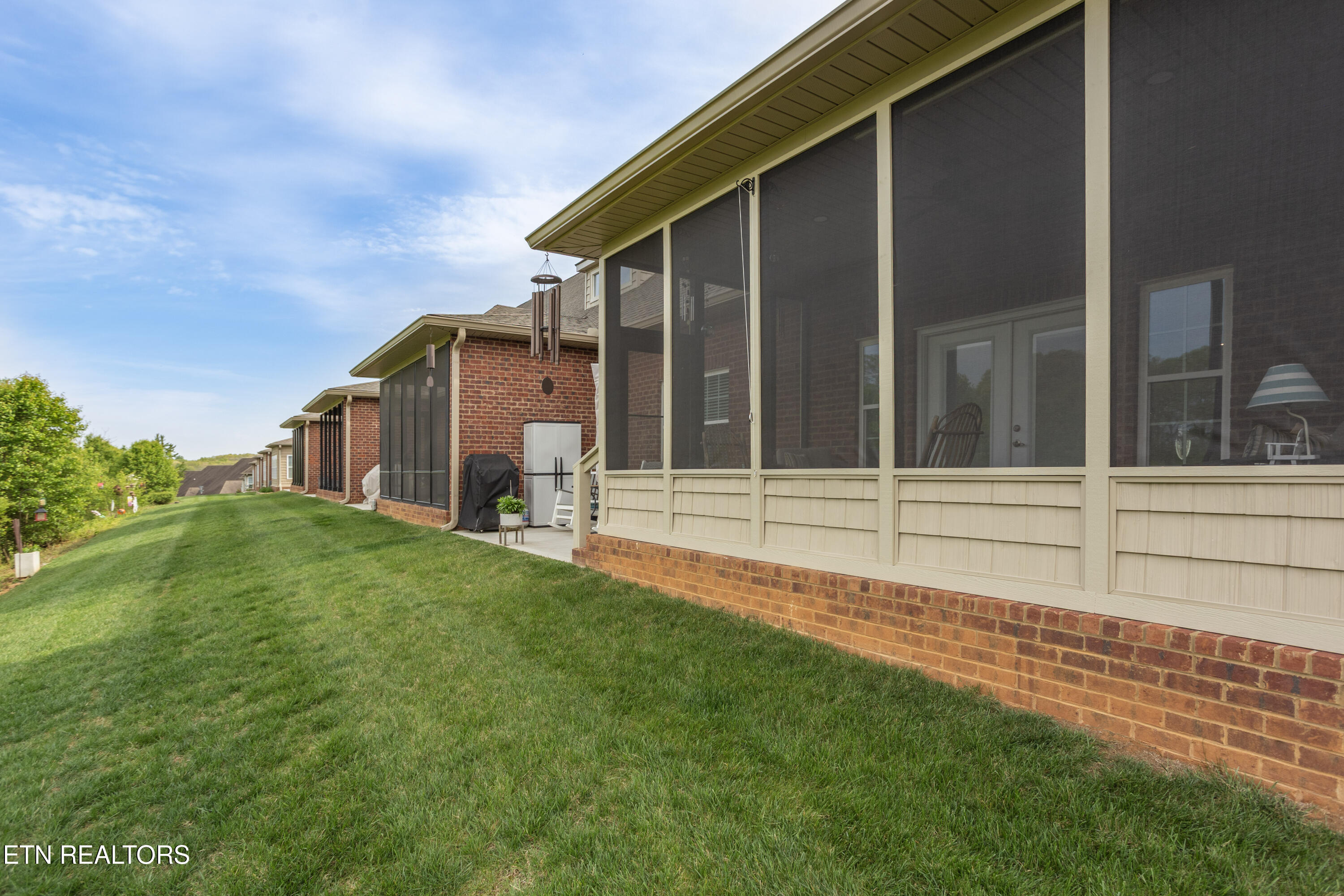 986 Meadow Walk Lane