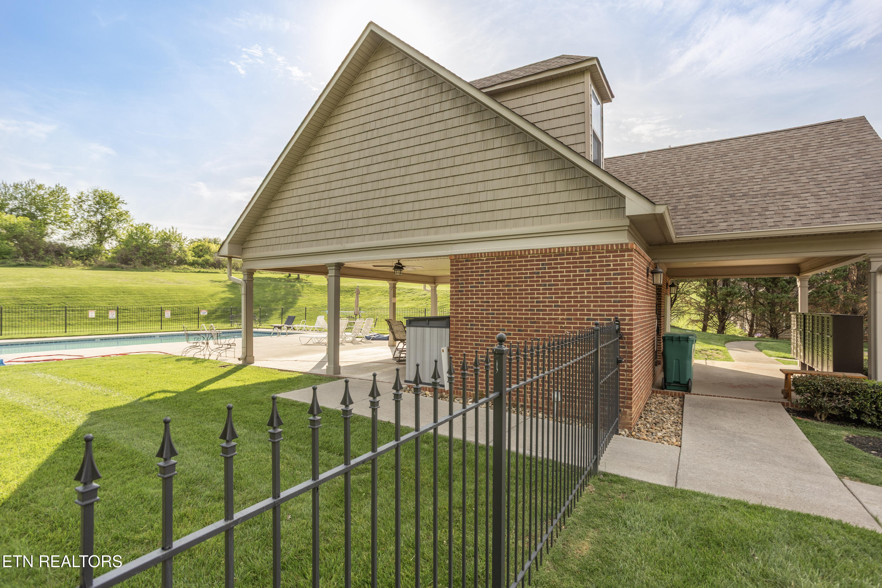 986 Meadow Walk Lane