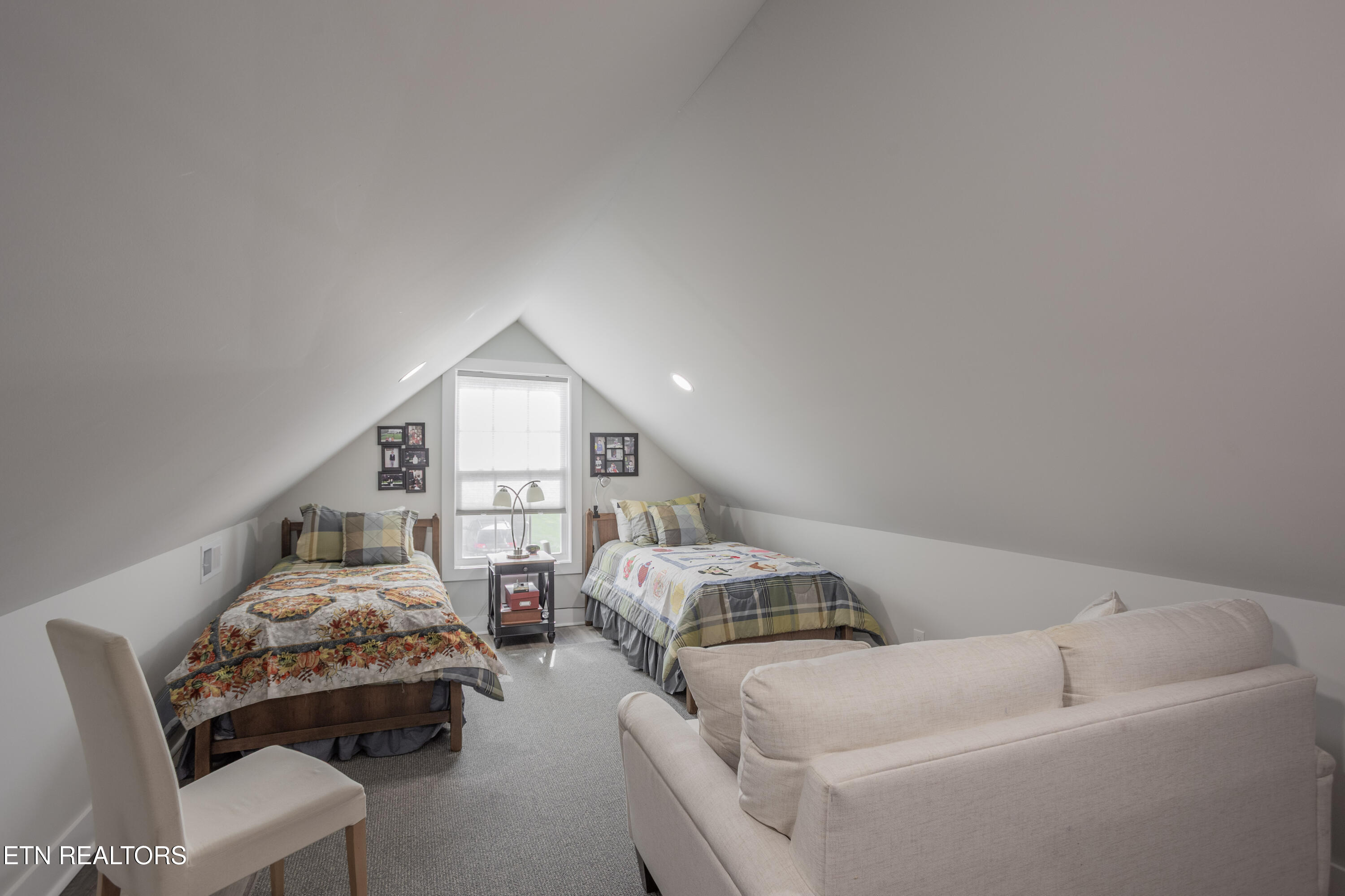 986 Meadow Walk Lane