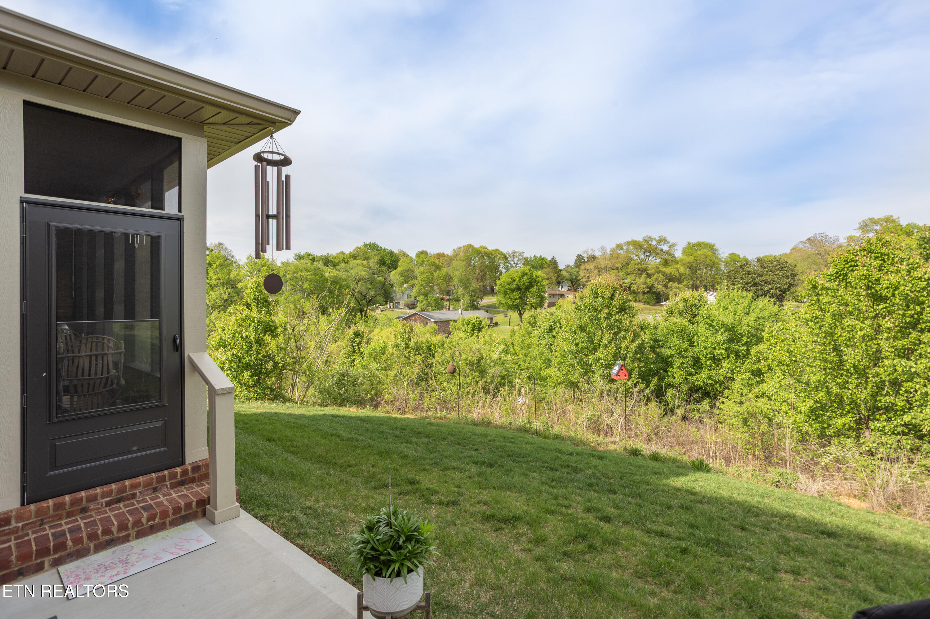 986 Meadow Walk Lane