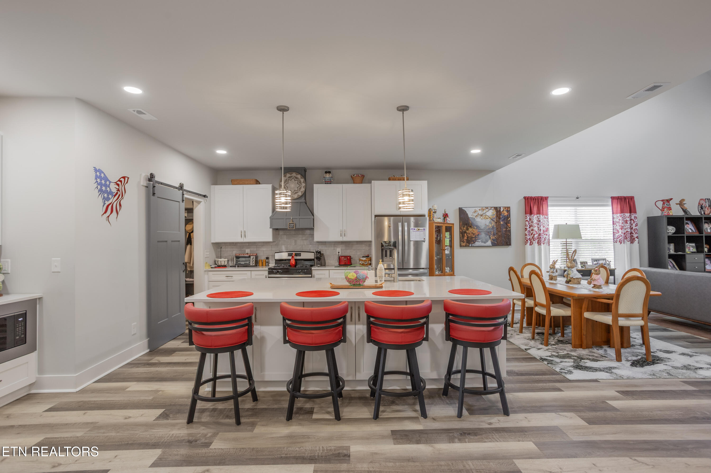 986 Meadow Walk Lane