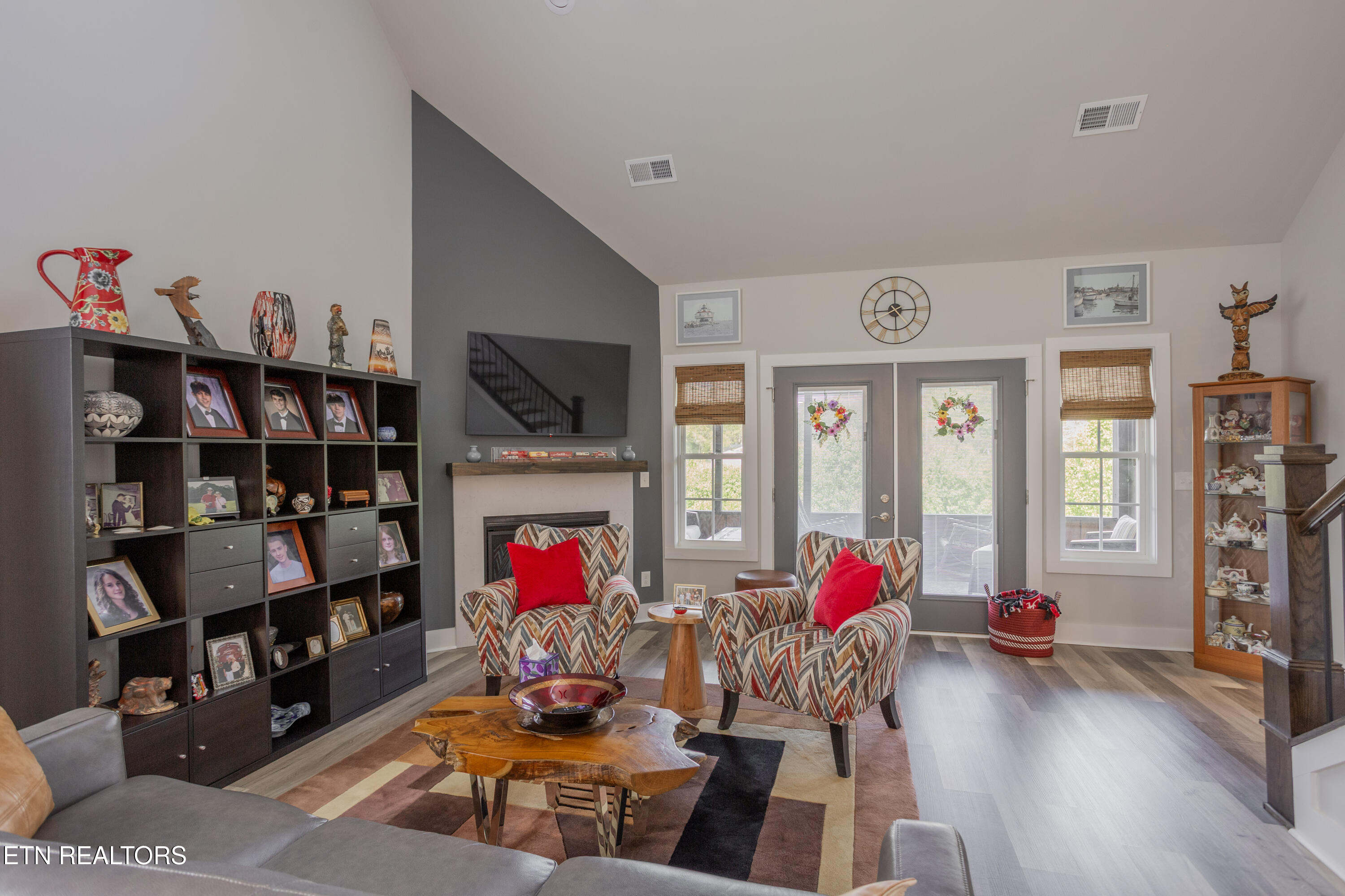 986 Meadow Walk Lane