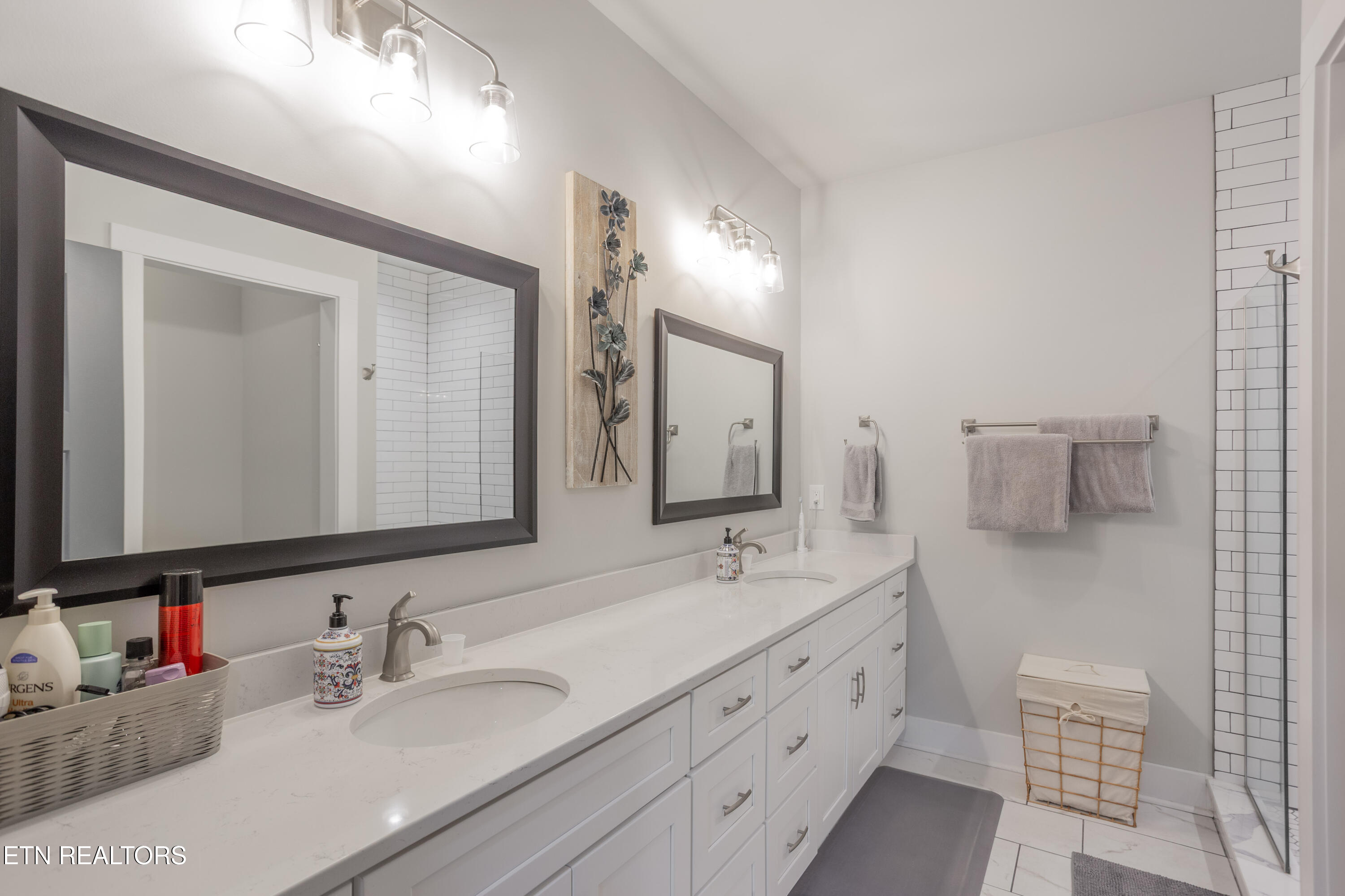 986 Meadow Walk Lane